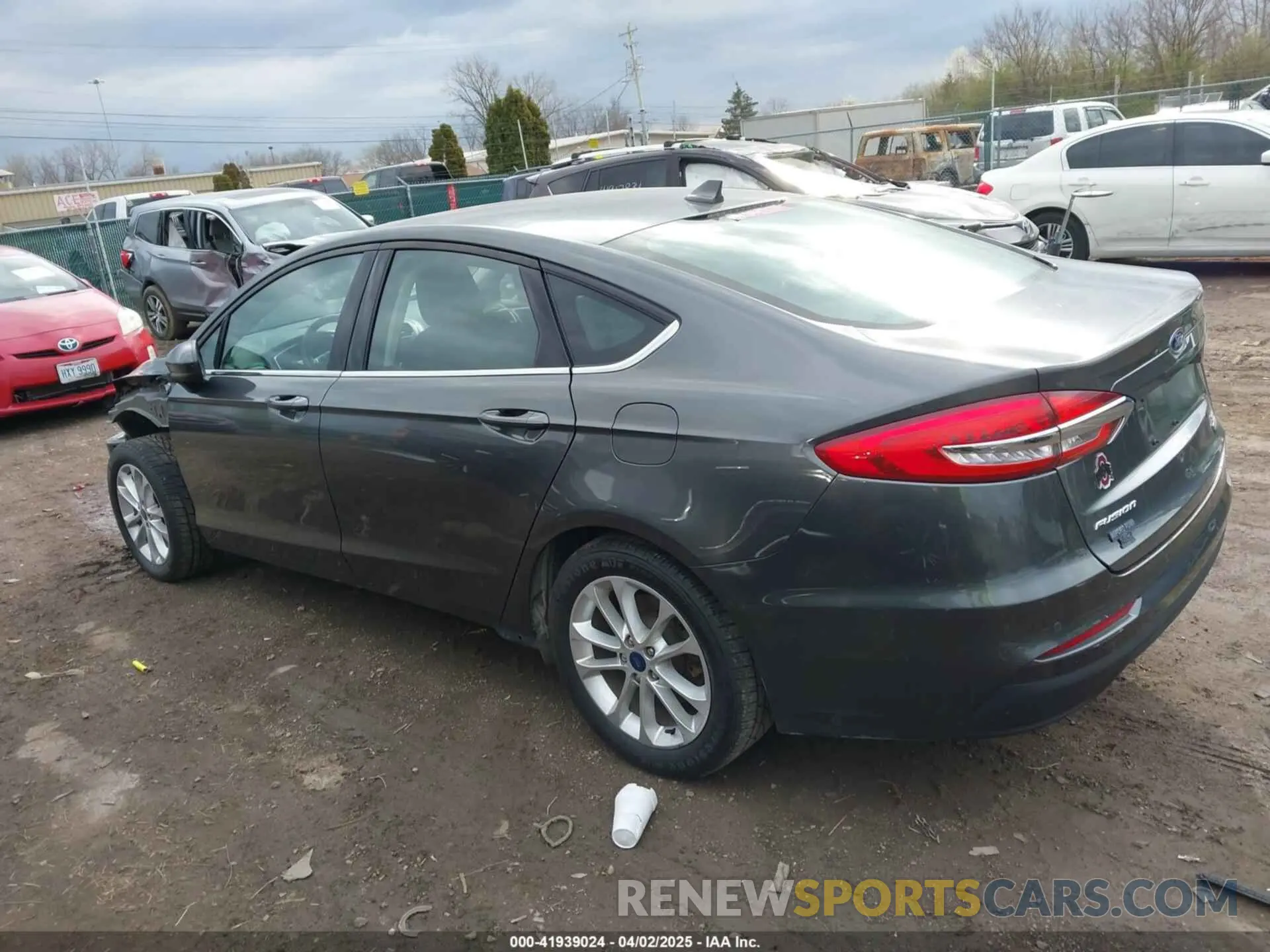 15 Photograph of a damaged car 3FA6P0HD8LR257138 FORD FUSION 2020