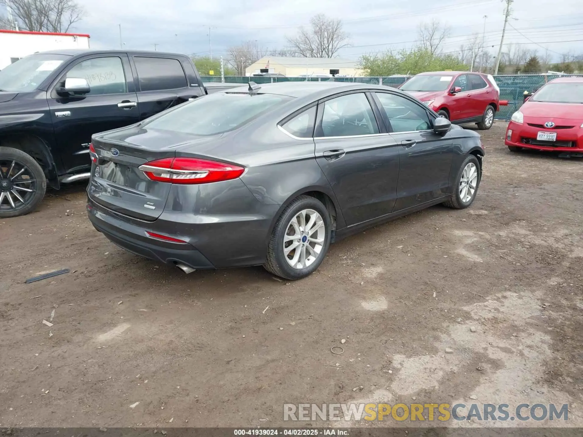 4 Photograph of a damaged car 3FA6P0HD8LR257138 FORD FUSION 2020