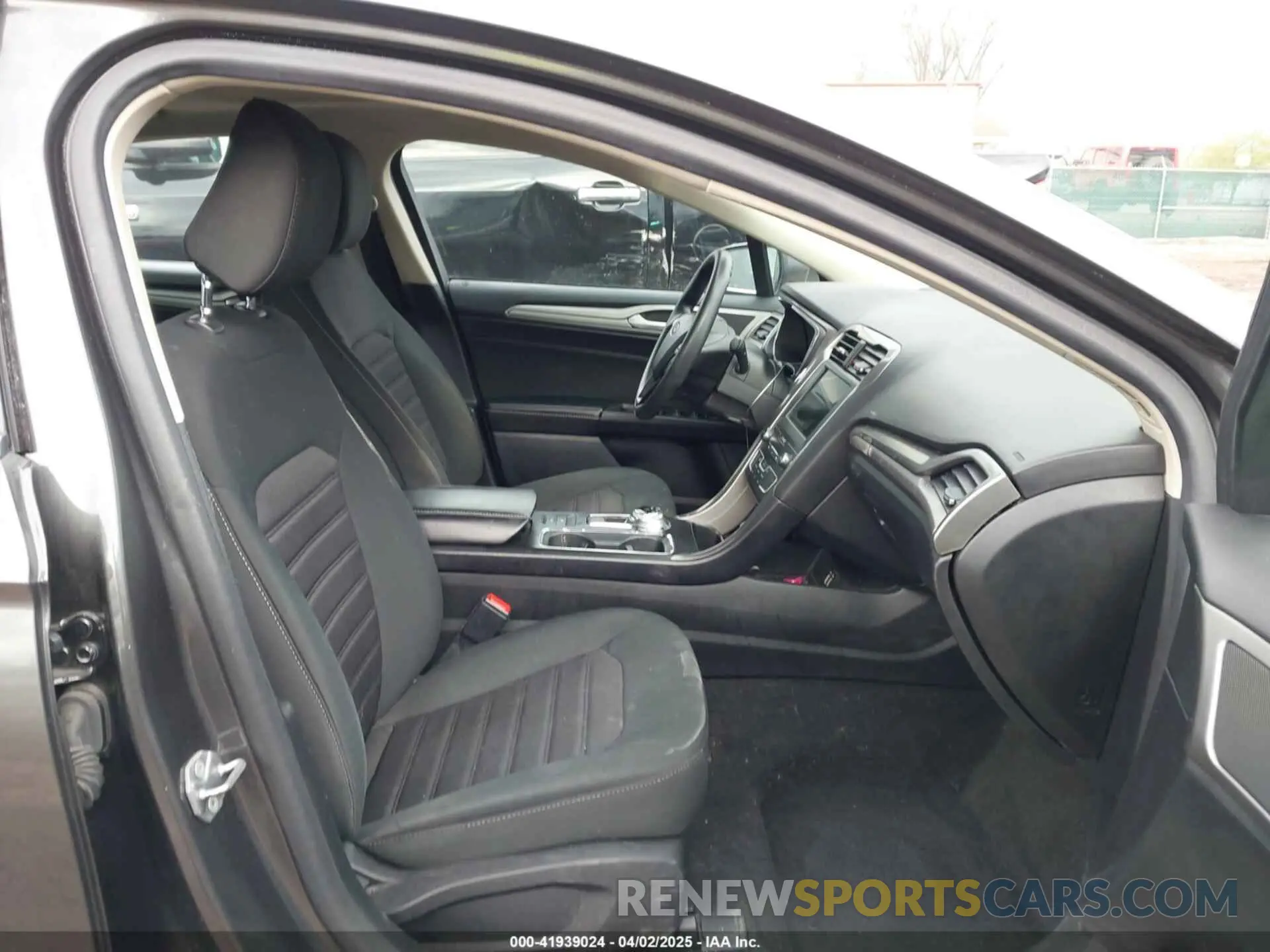 5 Photograph of a damaged car 3FA6P0HD8LR257138 FORD FUSION 2020