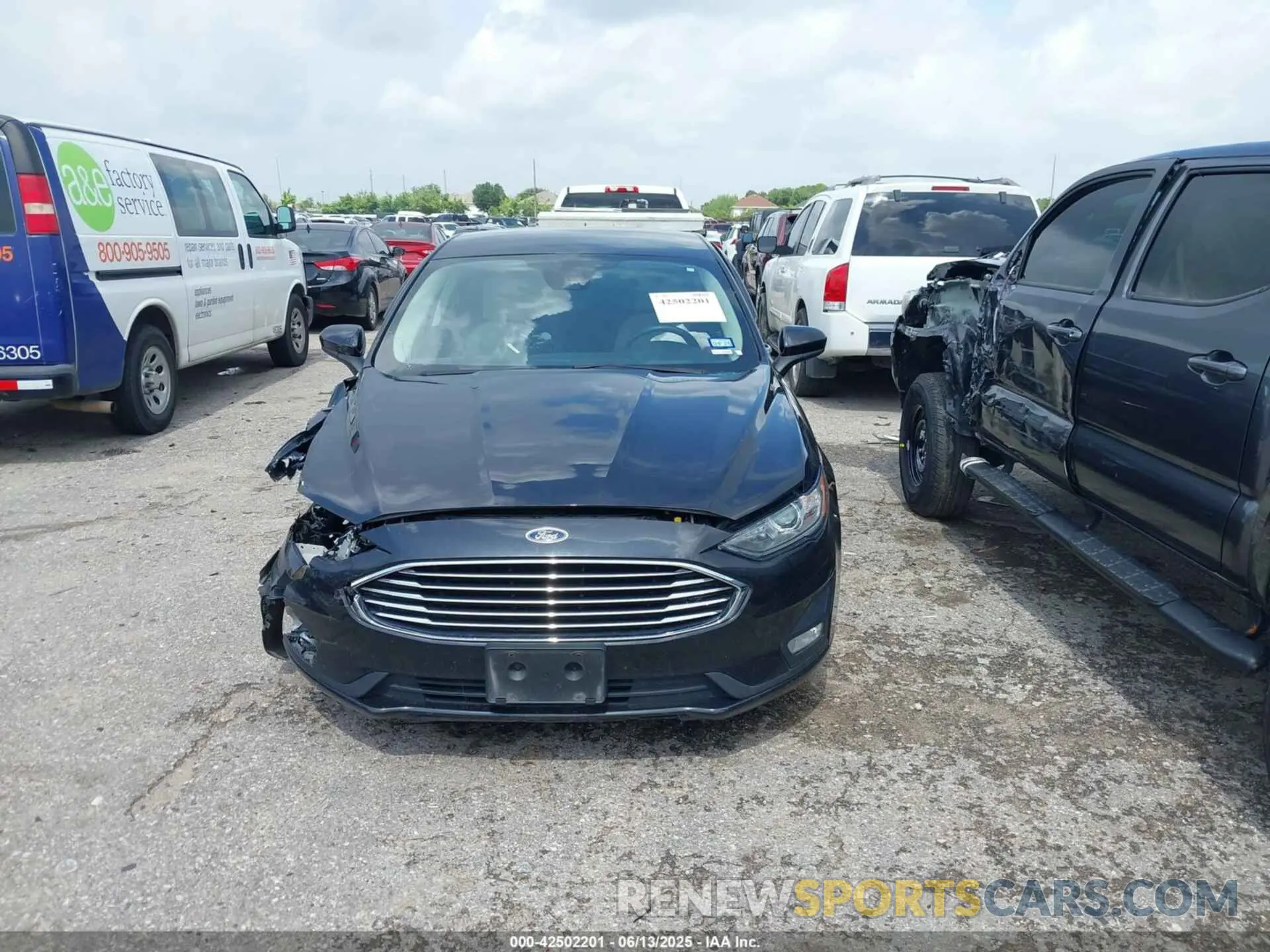 12 Photograph of a damaged car 3FA6P0HD9LR111430 FORD FUSION 2020