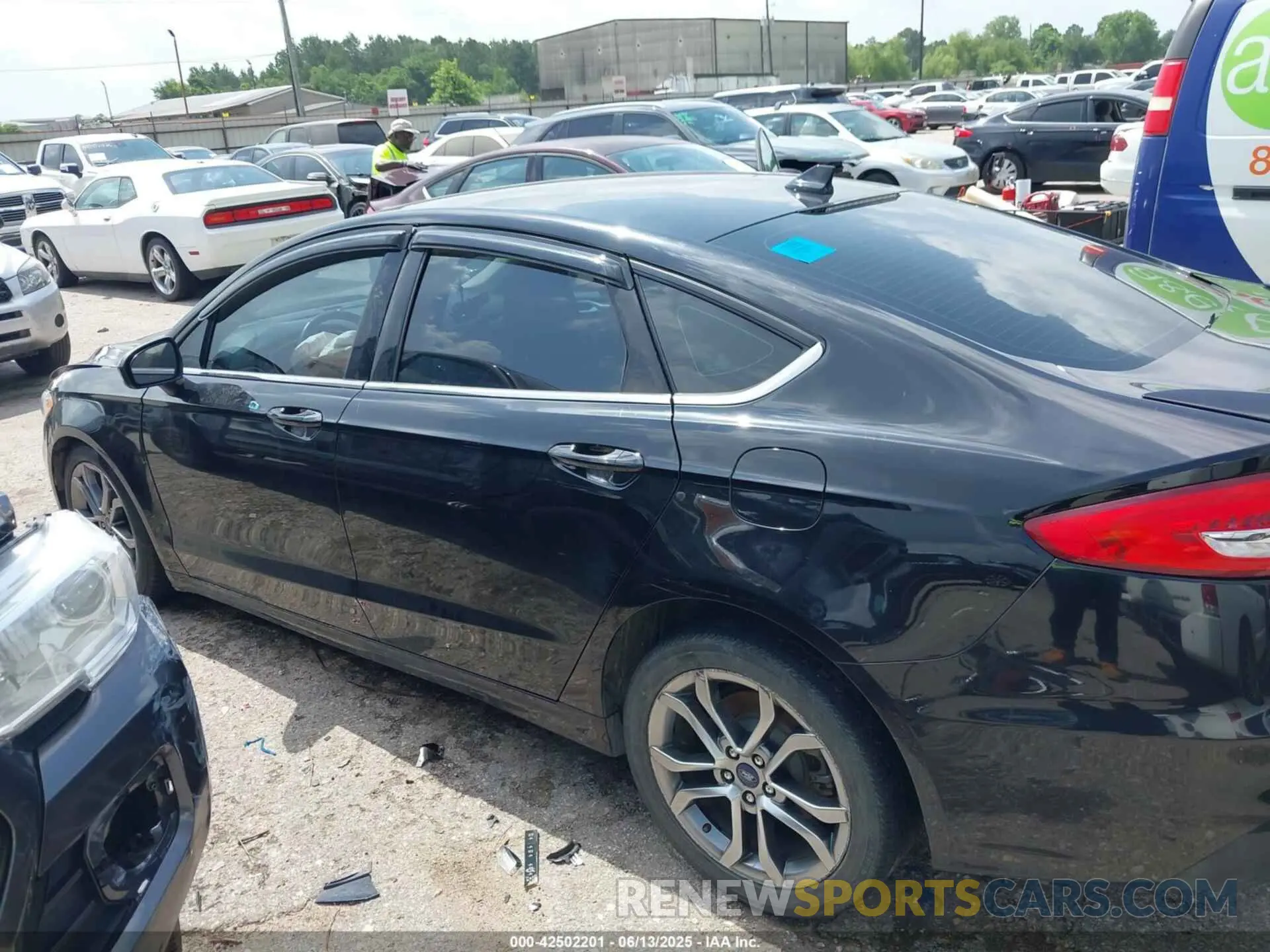 14 Photograph of a damaged car 3FA6P0HD9LR111430 FORD FUSION 2020