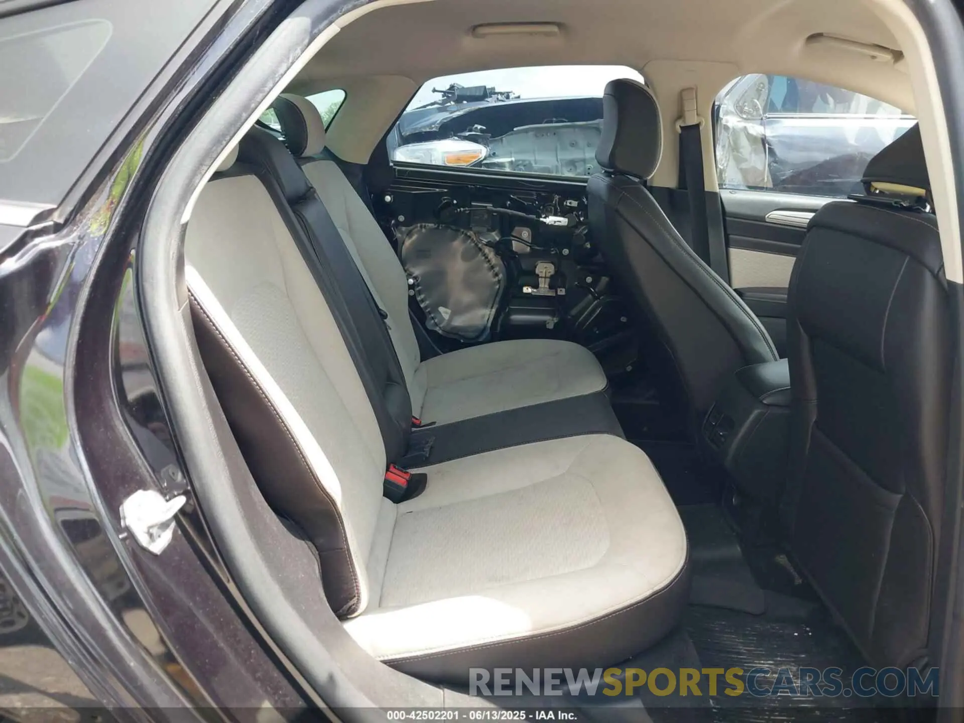 8 Photograph of a damaged car 3FA6P0HD9LR111430 FORD FUSION 2020