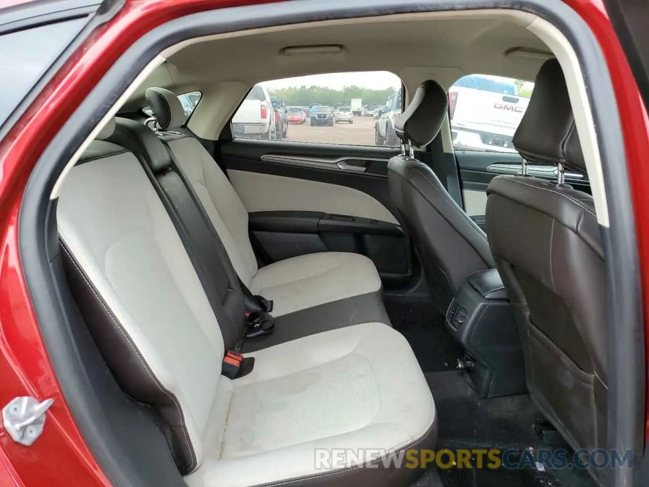 10 Photograph of a damaged car 3FA6P0HD9LR111766 FORD FUSION 2020