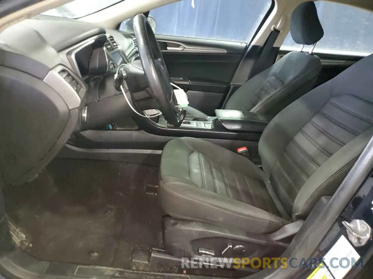 7 Photograph of a damaged car 3FA6P0HD9LR179565 FORD FUSION 2020