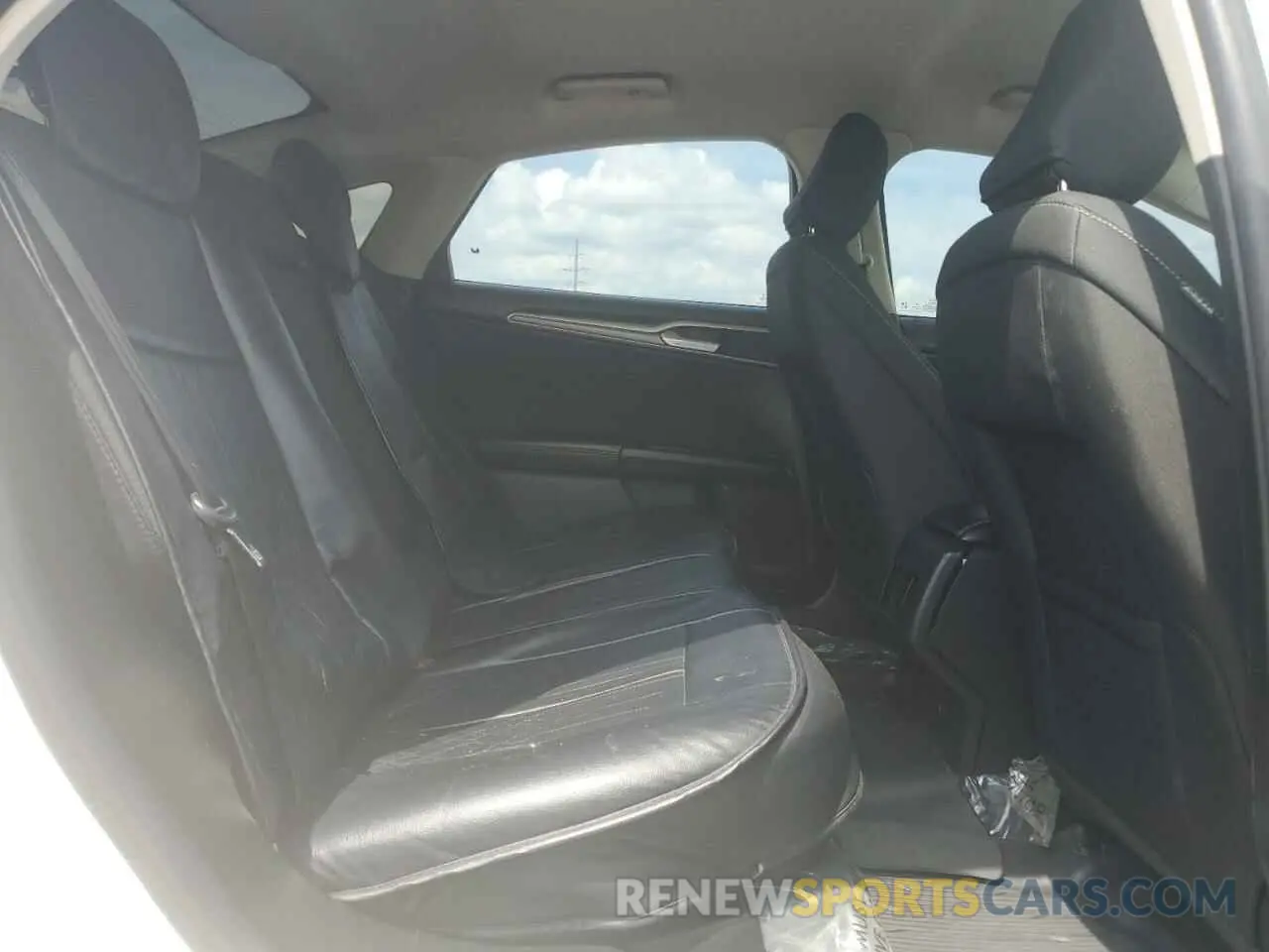 10 Photograph of a damaged car 3FA6P0HD9LR218848 FORD FUSION 2020