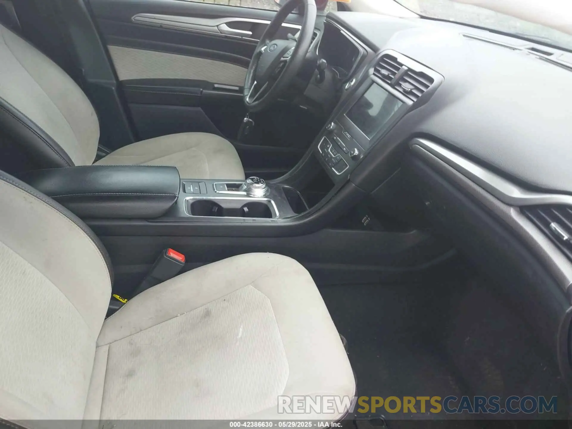 5 Photograph of a damaged car 3FA6P0HD9LR218851 FORD FUSION 2020