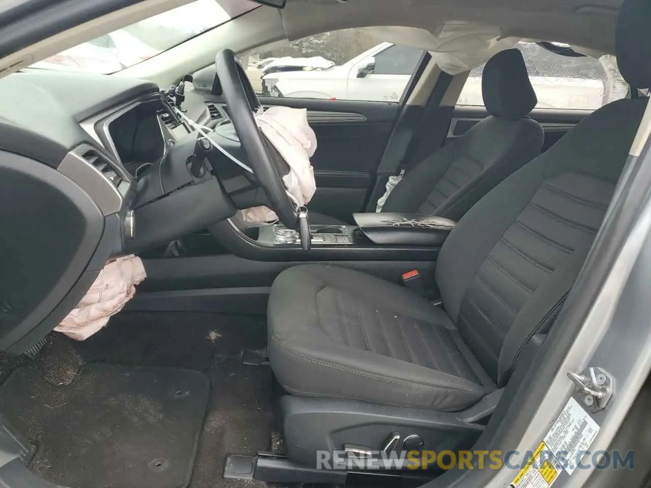 7 Photograph of a damaged car 3FA6P0HD9LR219420 FORD FUSION 2020