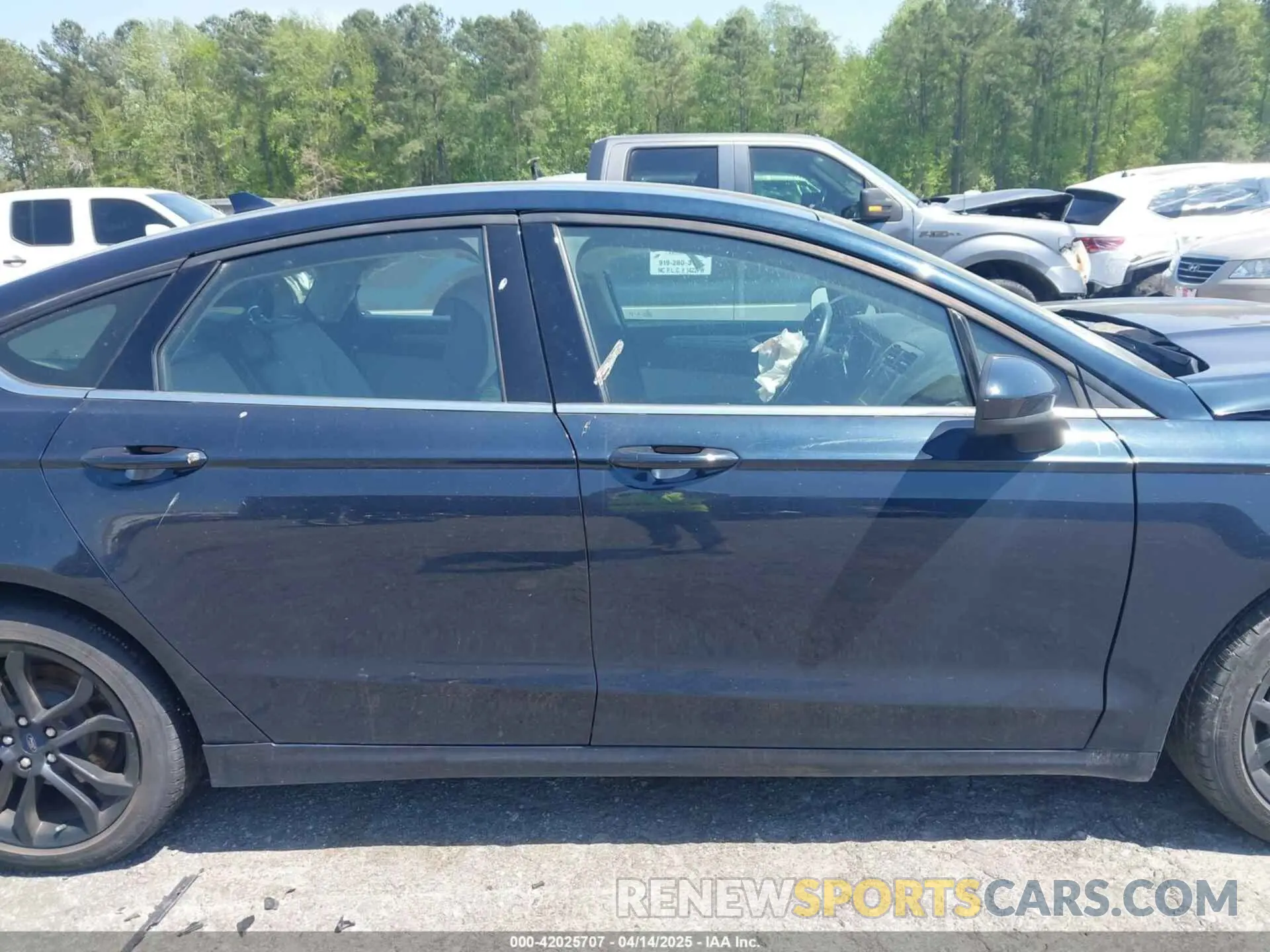 14 Photograph of a damaged car 3FA6P0HD9LR219918 FORD FUSION 2020