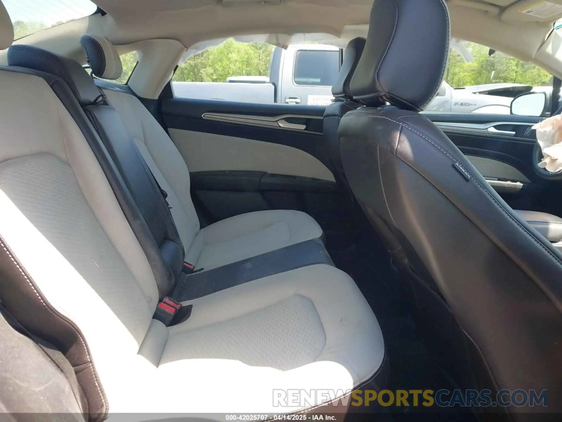 8 Photograph of a damaged car 3FA6P0HD9LR219918 FORD FUSION 2020