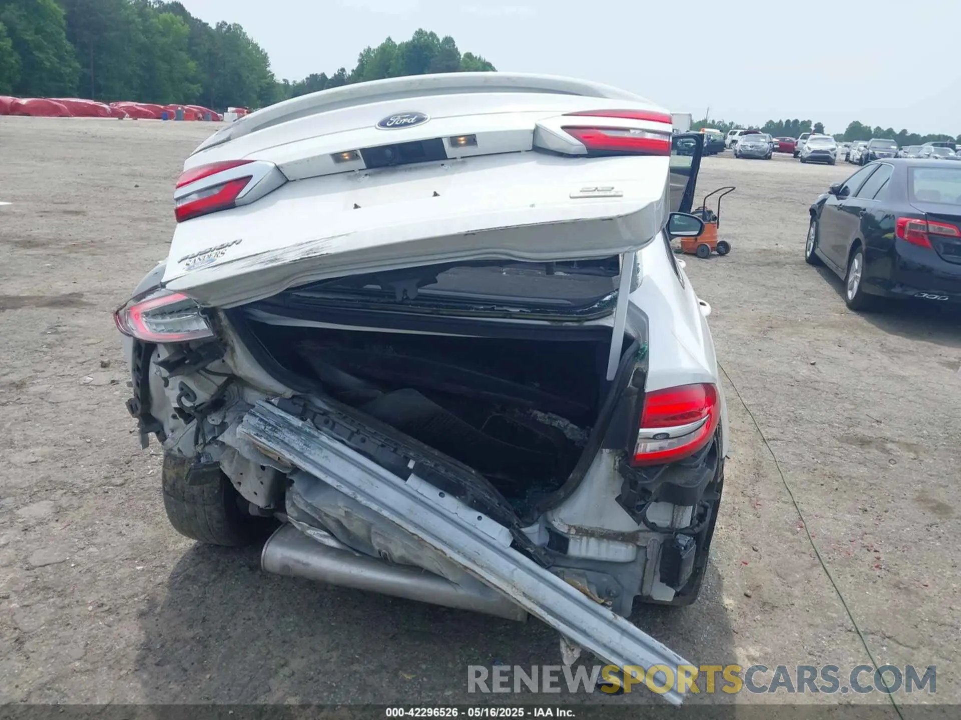 17 Photograph of a damaged car 3FA6P0HD9LR226500 FORD FUSION 2020