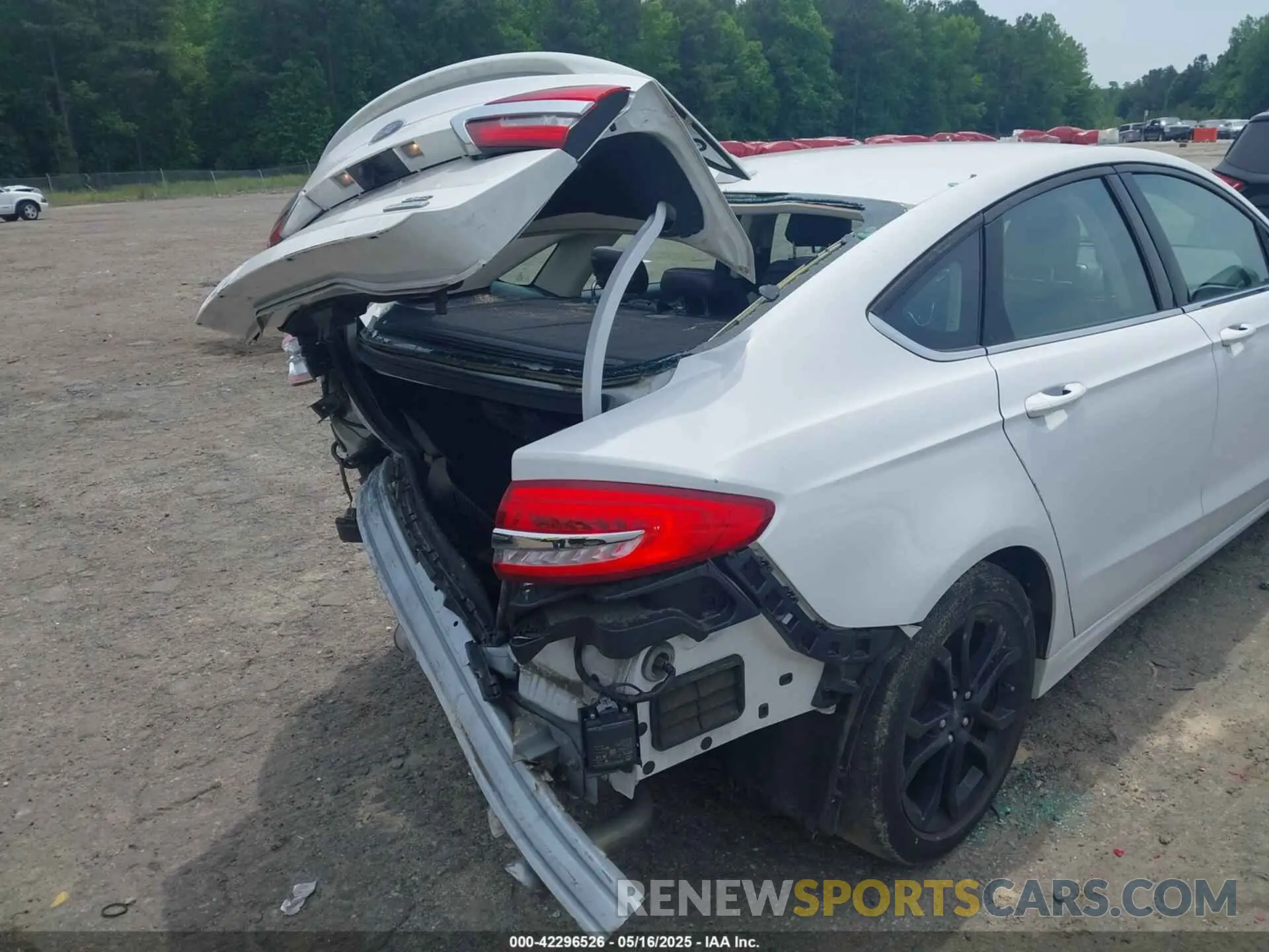 18 Photograph of a damaged car 3FA6P0HD9LR226500 FORD FUSION 2020