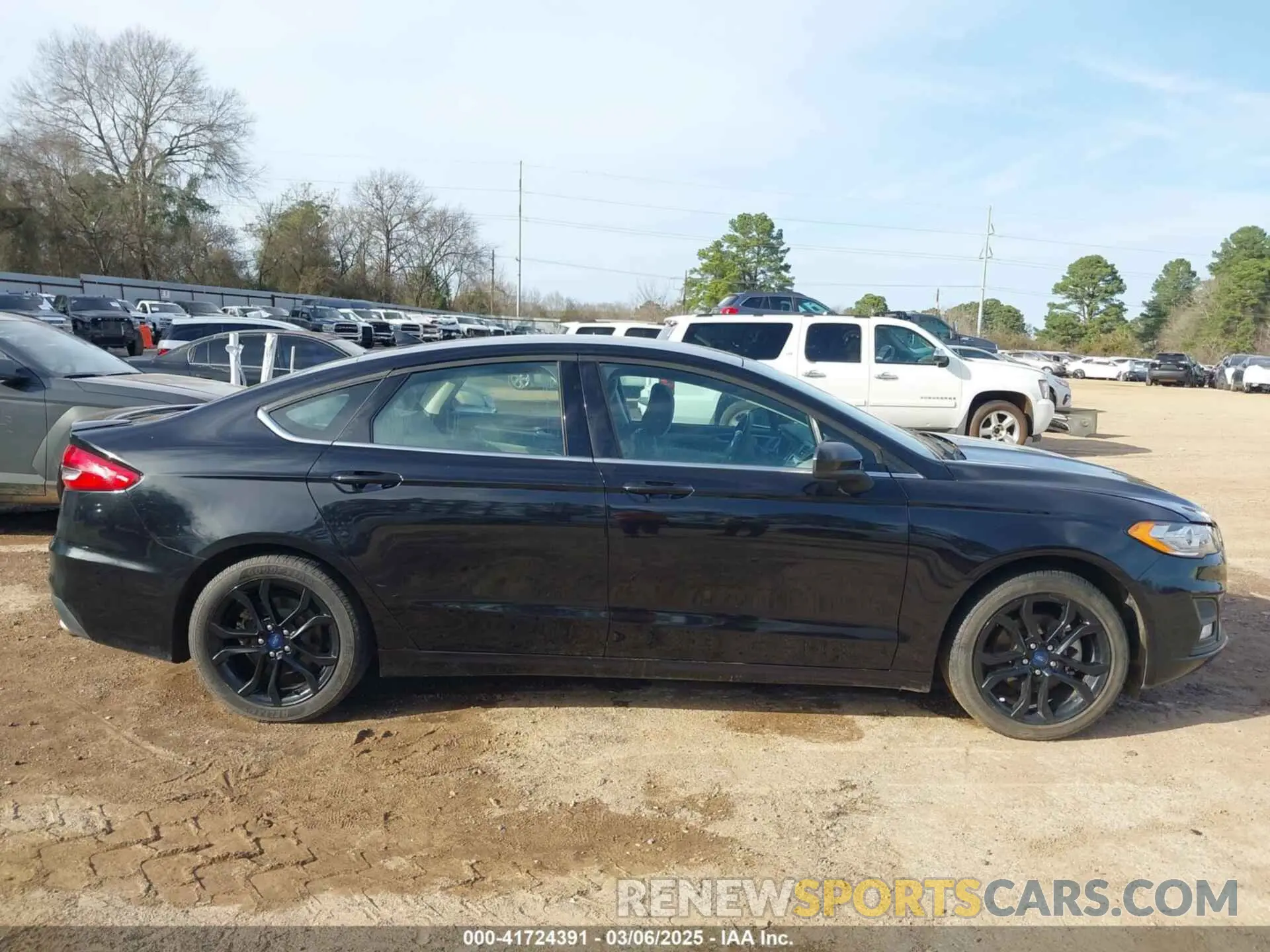 13 Photograph of a damaged car 3FA6P0HD9LR227405 FORD FUSION 2020