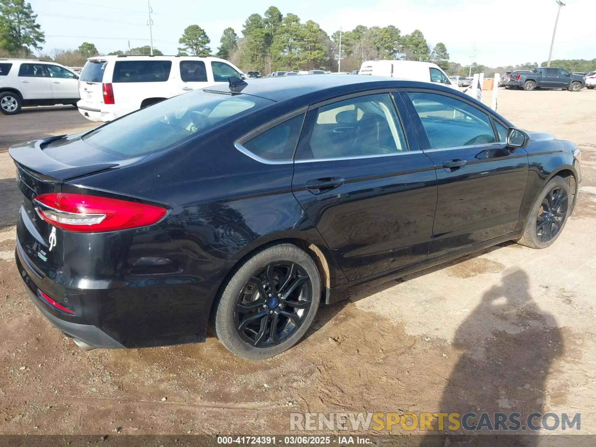 4 Photograph of a damaged car 3FA6P0HD9LR227405 FORD FUSION 2020