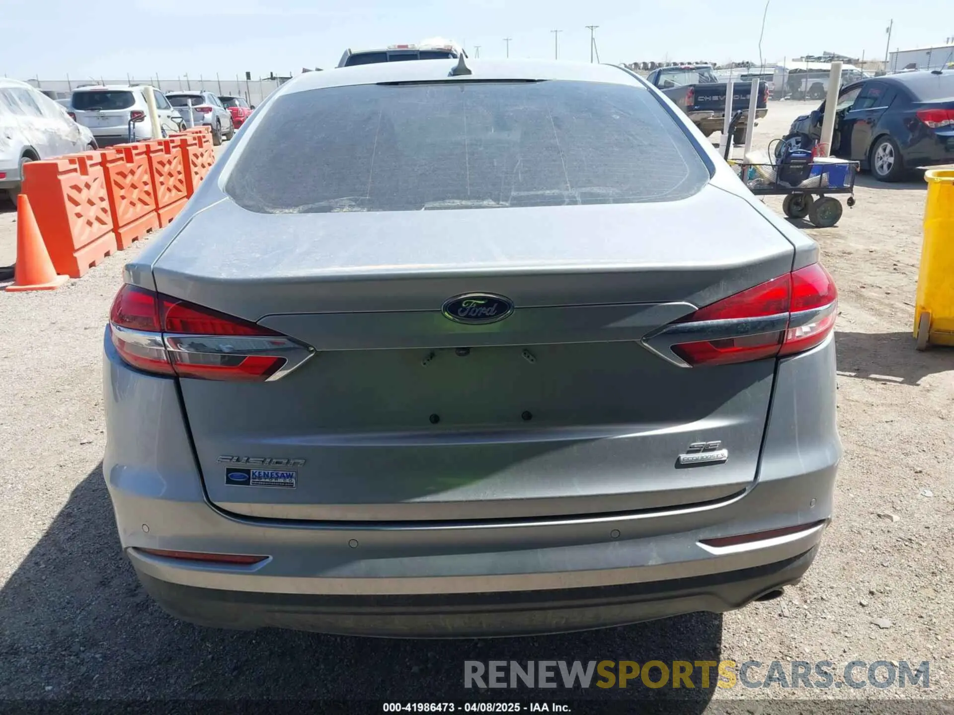 17 Photograph of a damaged car 3FA6P0HD9LR231471 FORD FUSION 2020