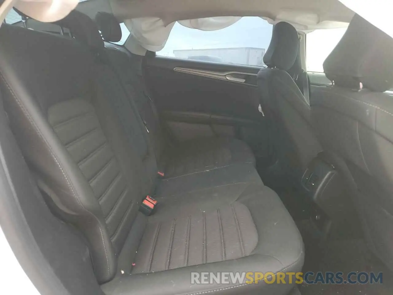 10 Photograph of a damaged car 3FA6P0HD9LR263756 FORD FUSION 2020