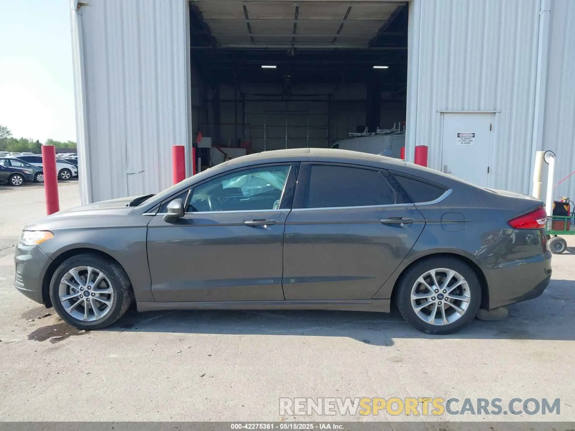 15 Photograph of a damaged car 3FA6P0HDXLR150138 FORD FUSION 2020