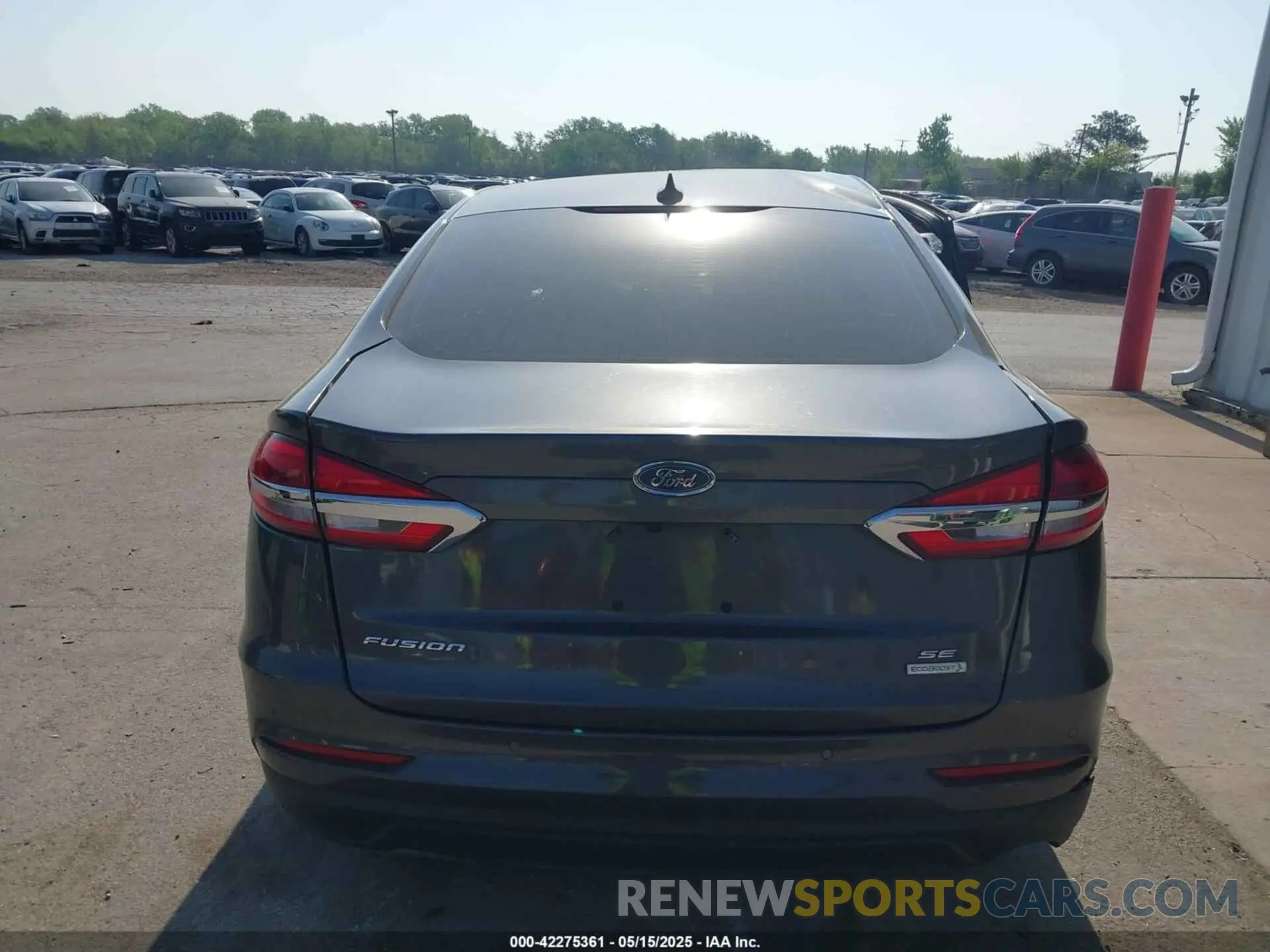 17 Photograph of a damaged car 3FA6P0HDXLR150138 FORD FUSION 2020
