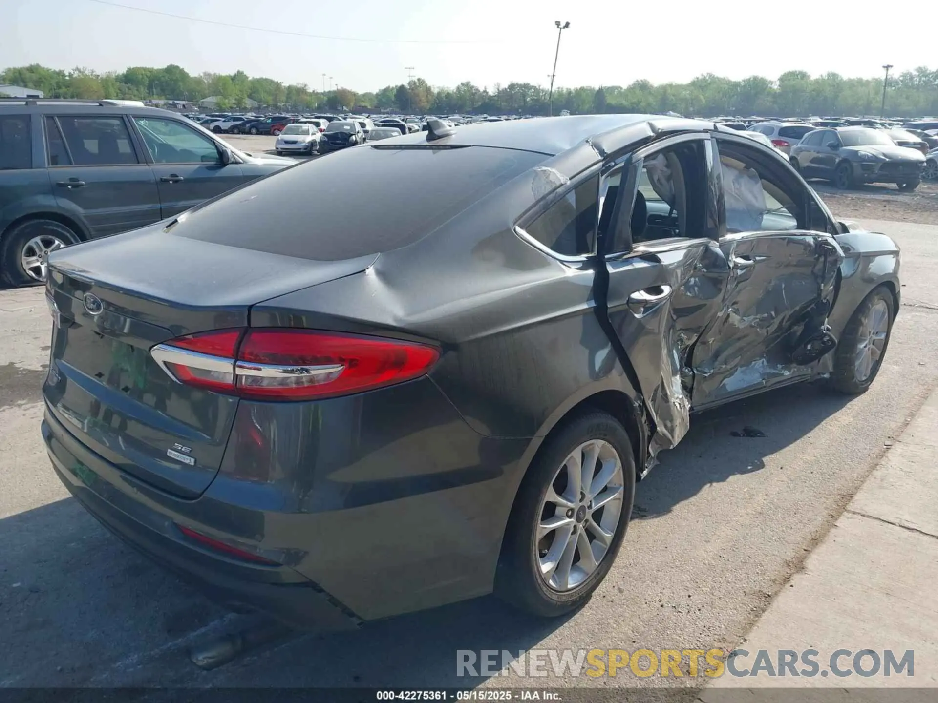 4 Photograph of a damaged car 3FA6P0HDXLR150138 FORD FUSION 2020