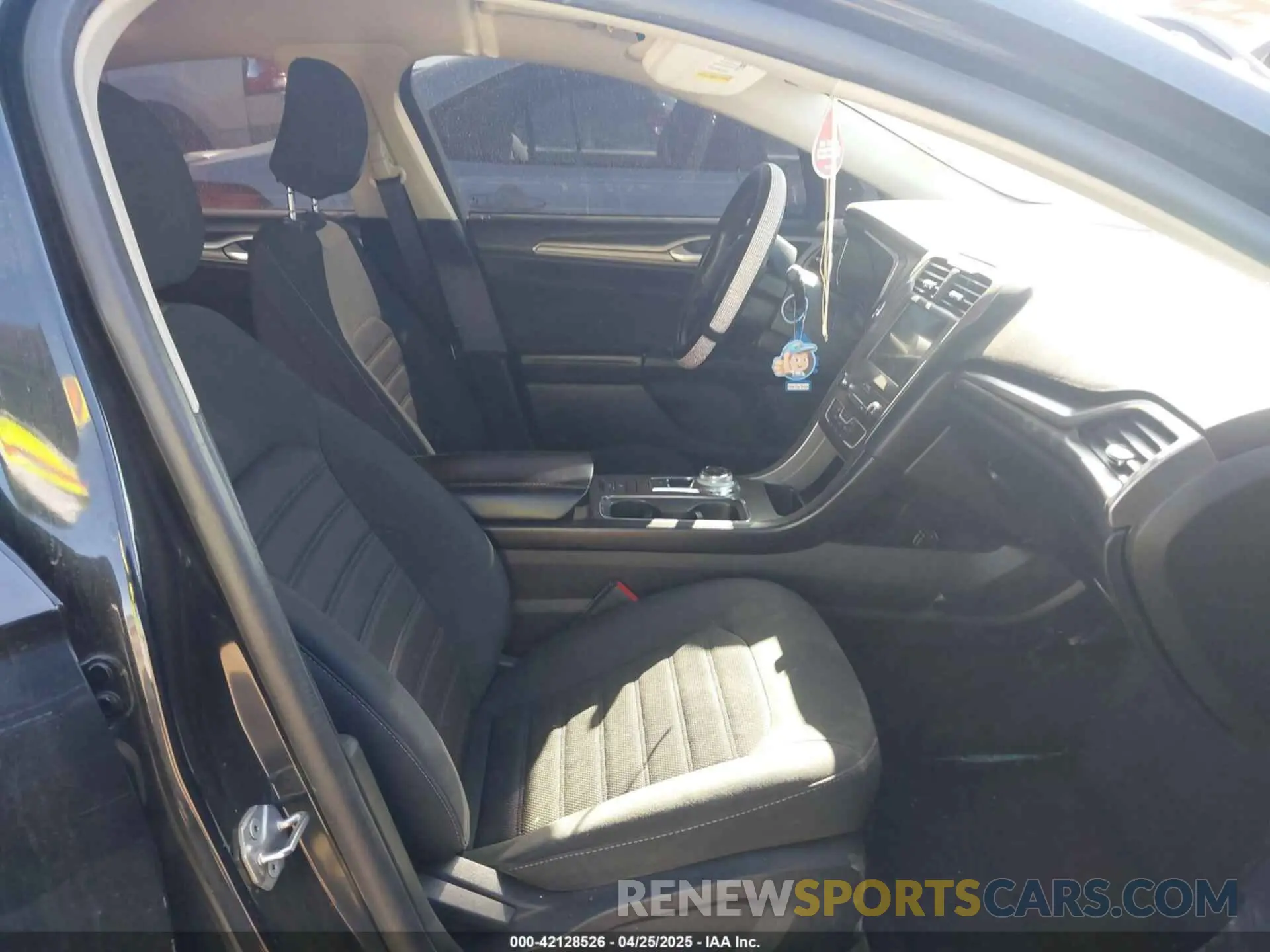 5 Photograph of a damaged car 3FA6P0HDXLR168137 FORD FUSION 2020