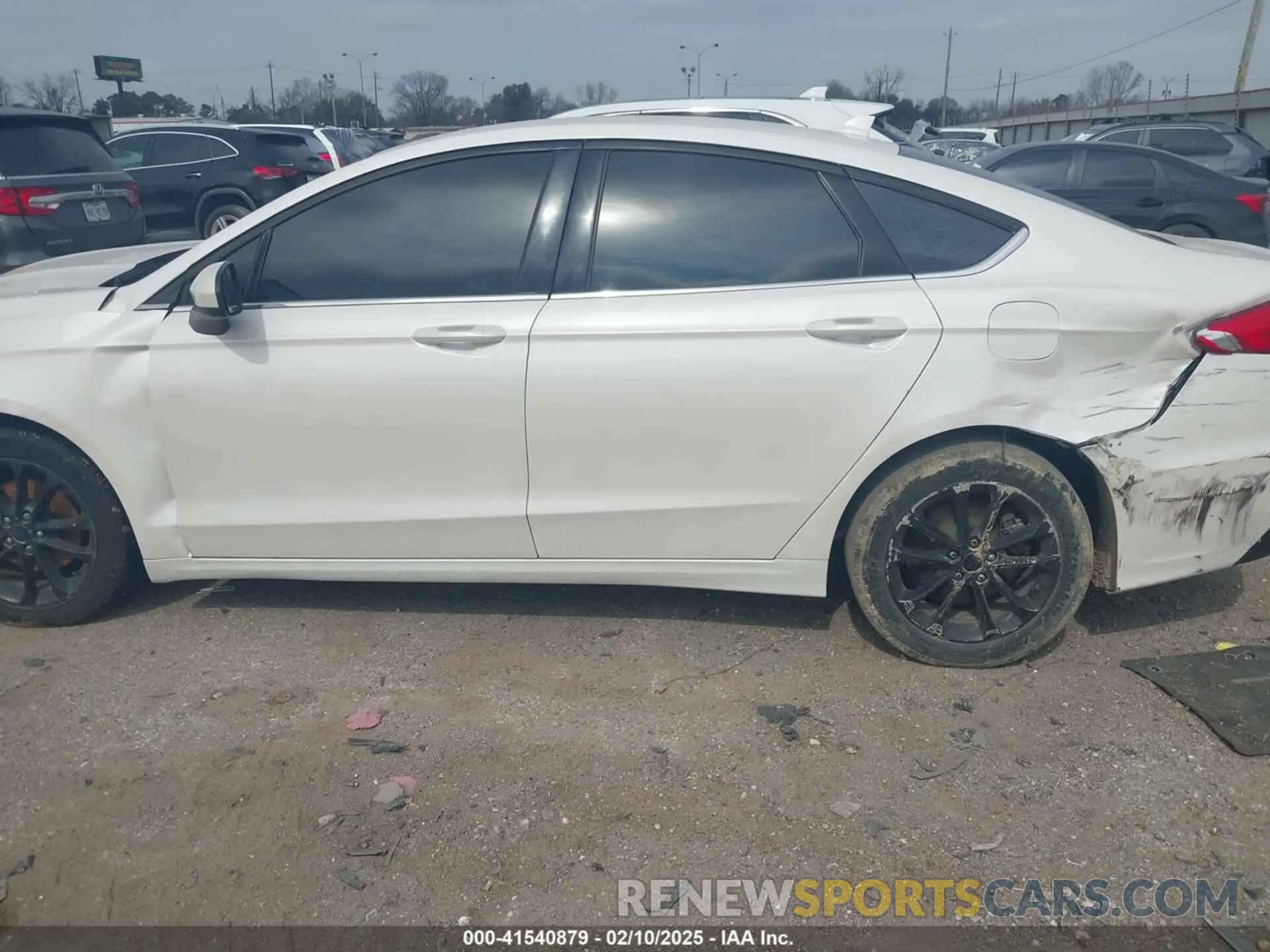 13 Photograph of a damaged car 3FA6P0HDXLR168316 FORD FUSION 2020