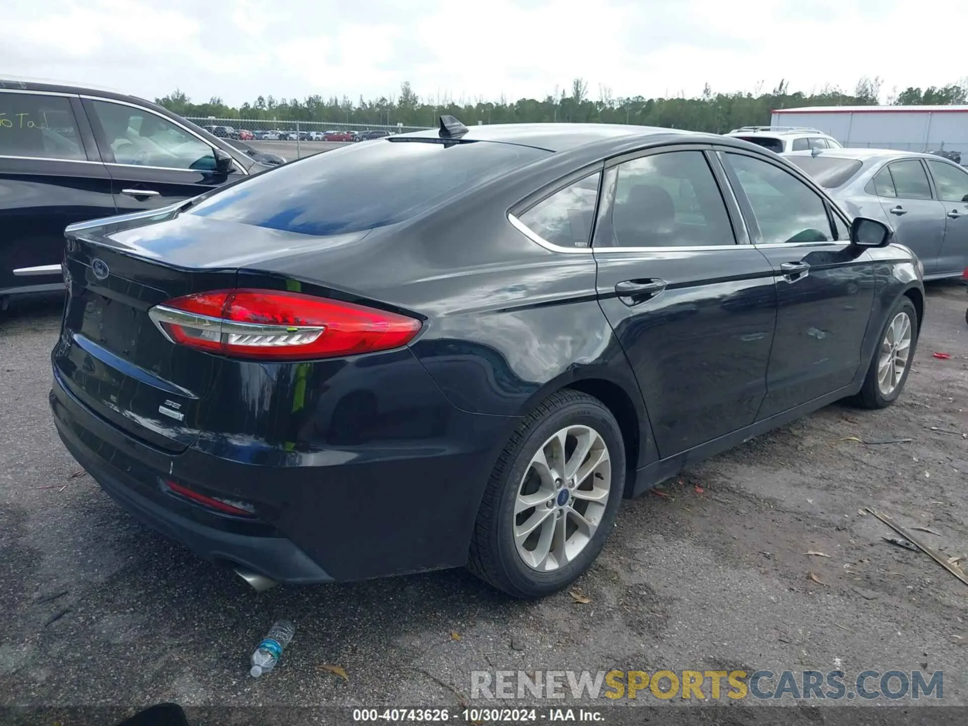 4 Photograph of a damaged car 3FA6P0HDXLR170082 FORD FUSION 2020