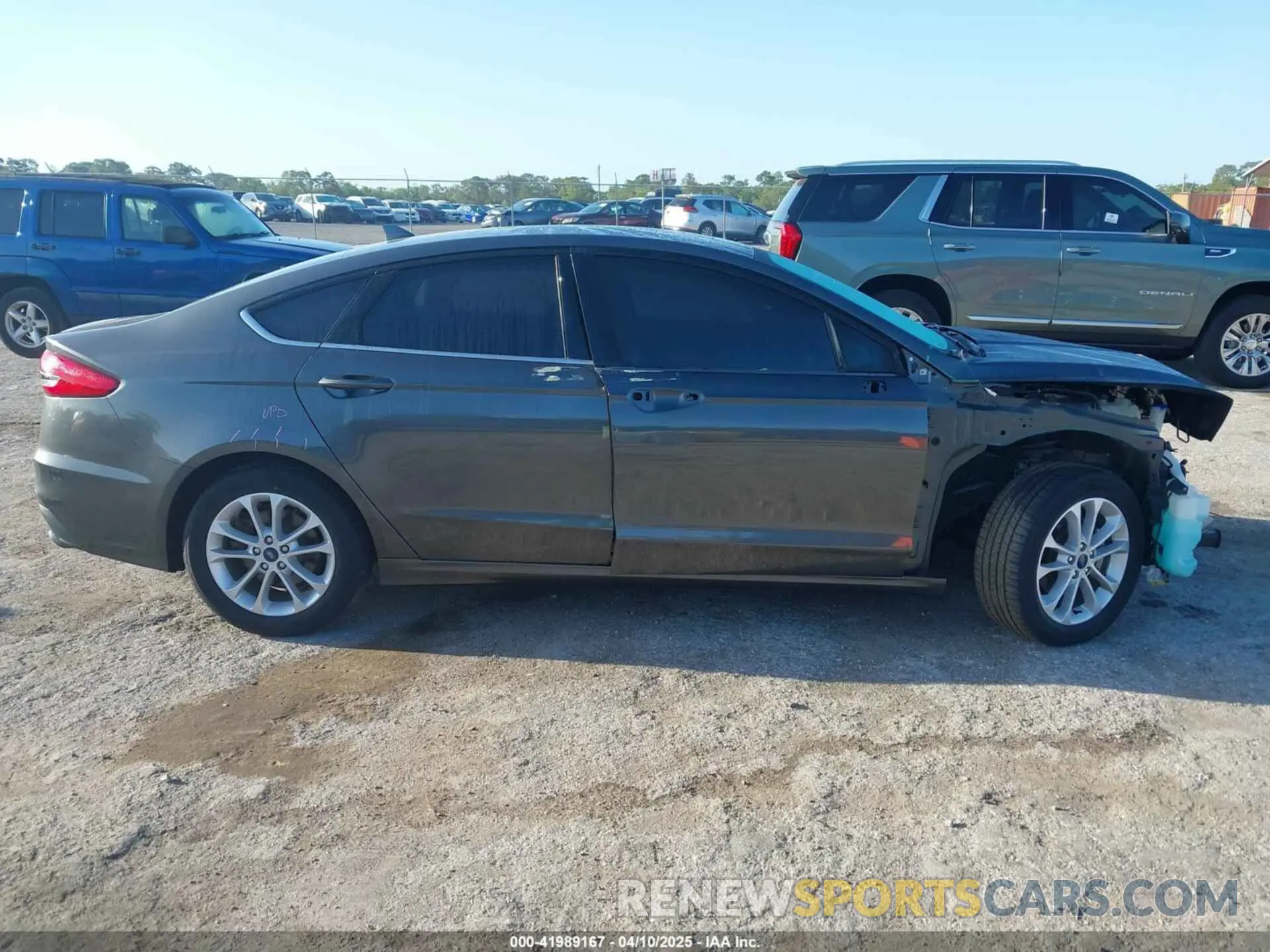 14 Photograph of a damaged car 3FA6P0HDXLR263572 FORD FUSION 2020