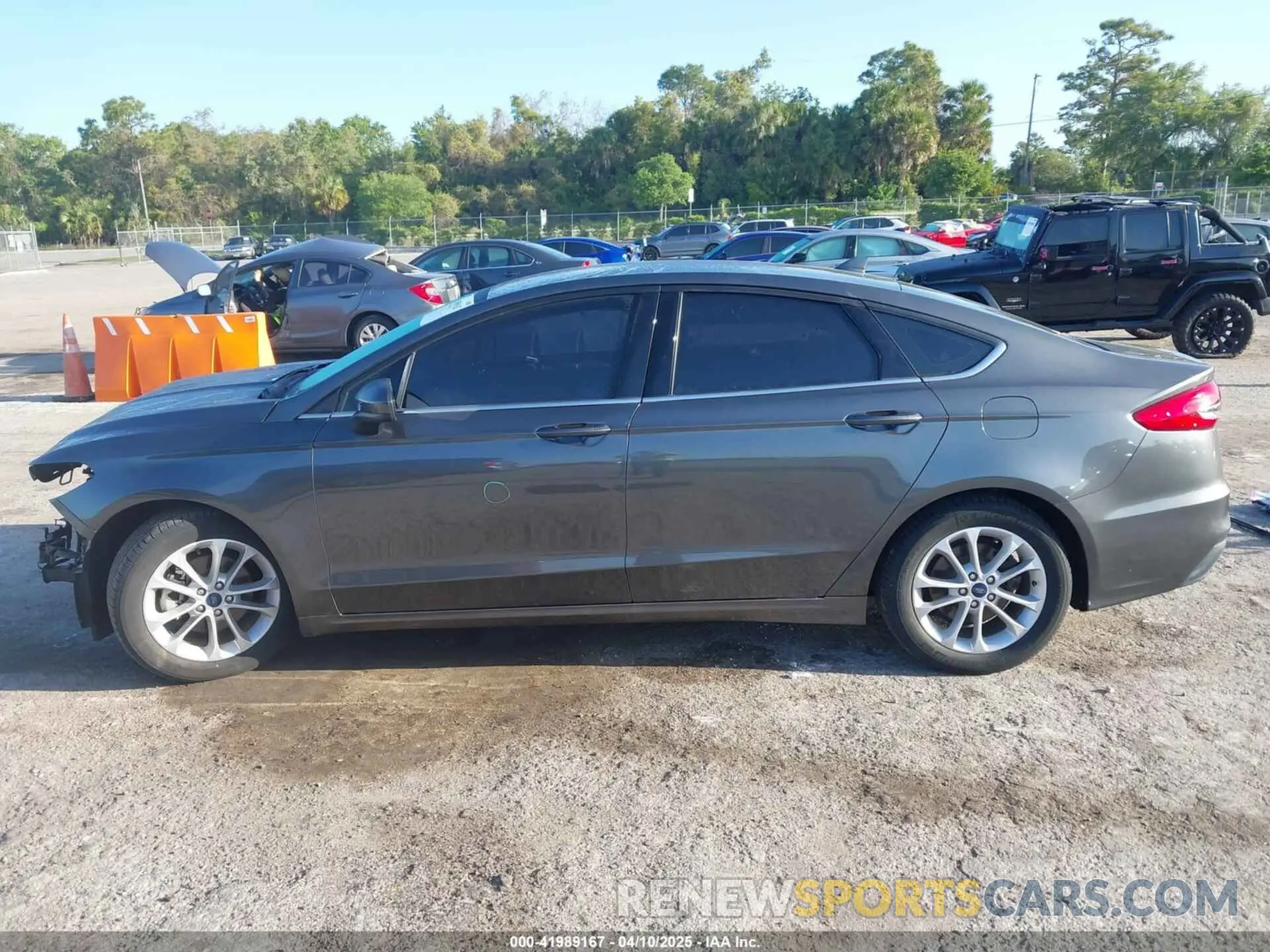 15 Photograph of a damaged car 3FA6P0HDXLR263572 FORD FUSION 2020