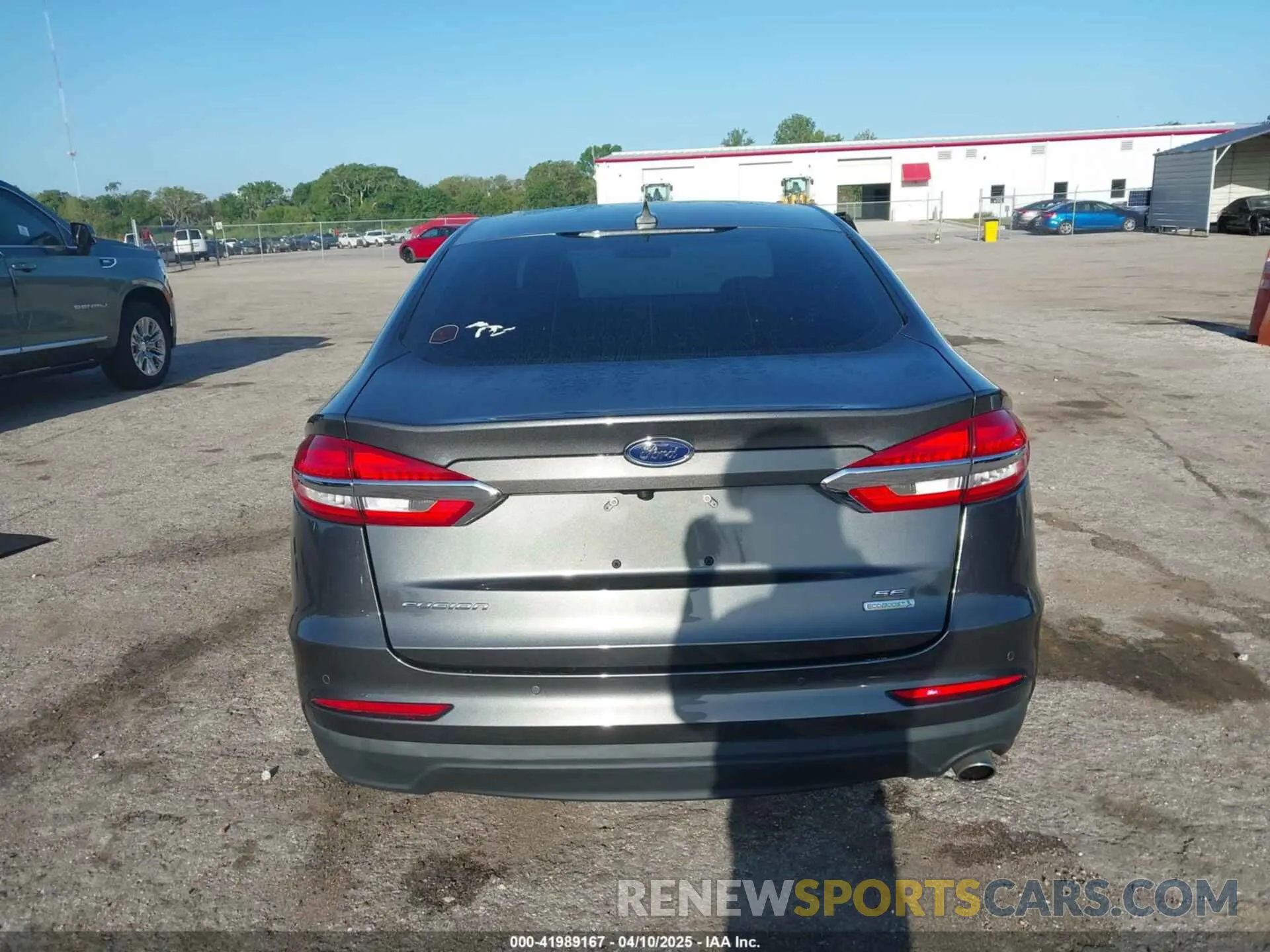 17 Photograph of a damaged car 3FA6P0HDXLR263572 FORD FUSION 2020