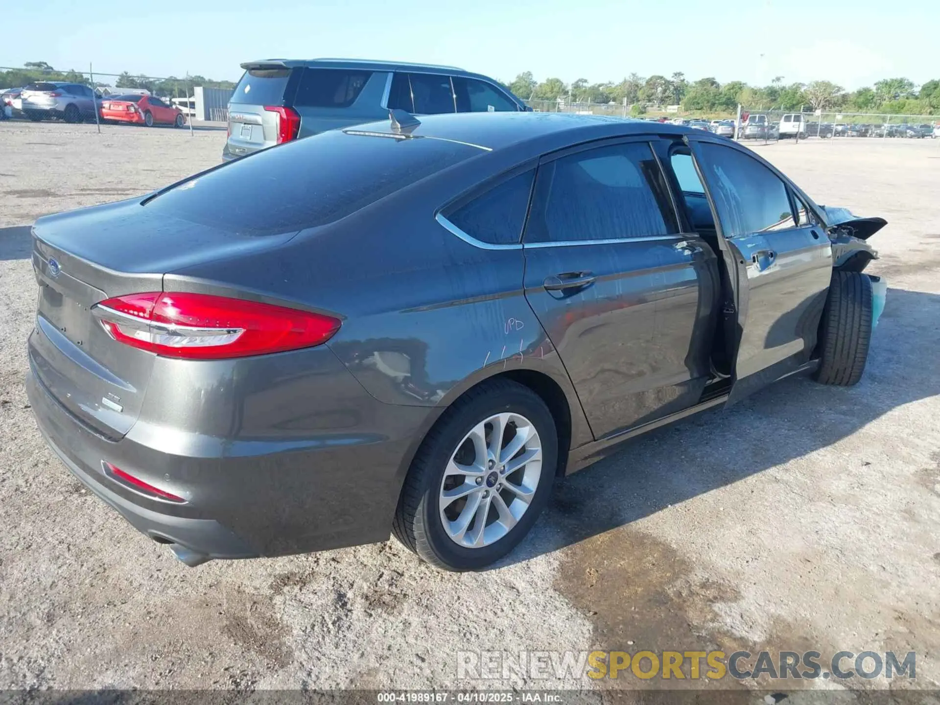 4 Photograph of a damaged car 3FA6P0HDXLR263572 FORD FUSION 2020