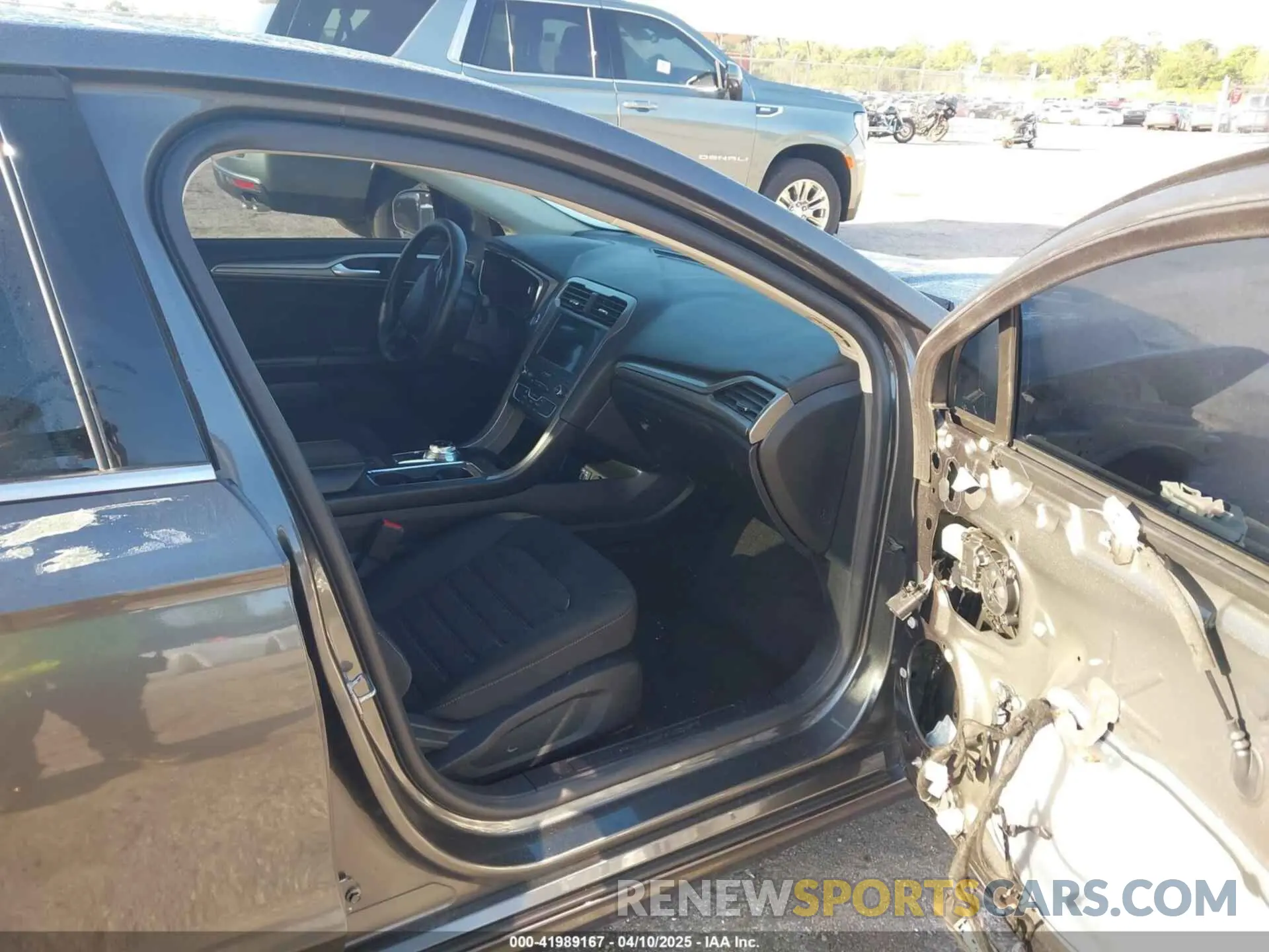 5 Photograph of a damaged car 3FA6P0HDXLR263572 FORD FUSION 2020