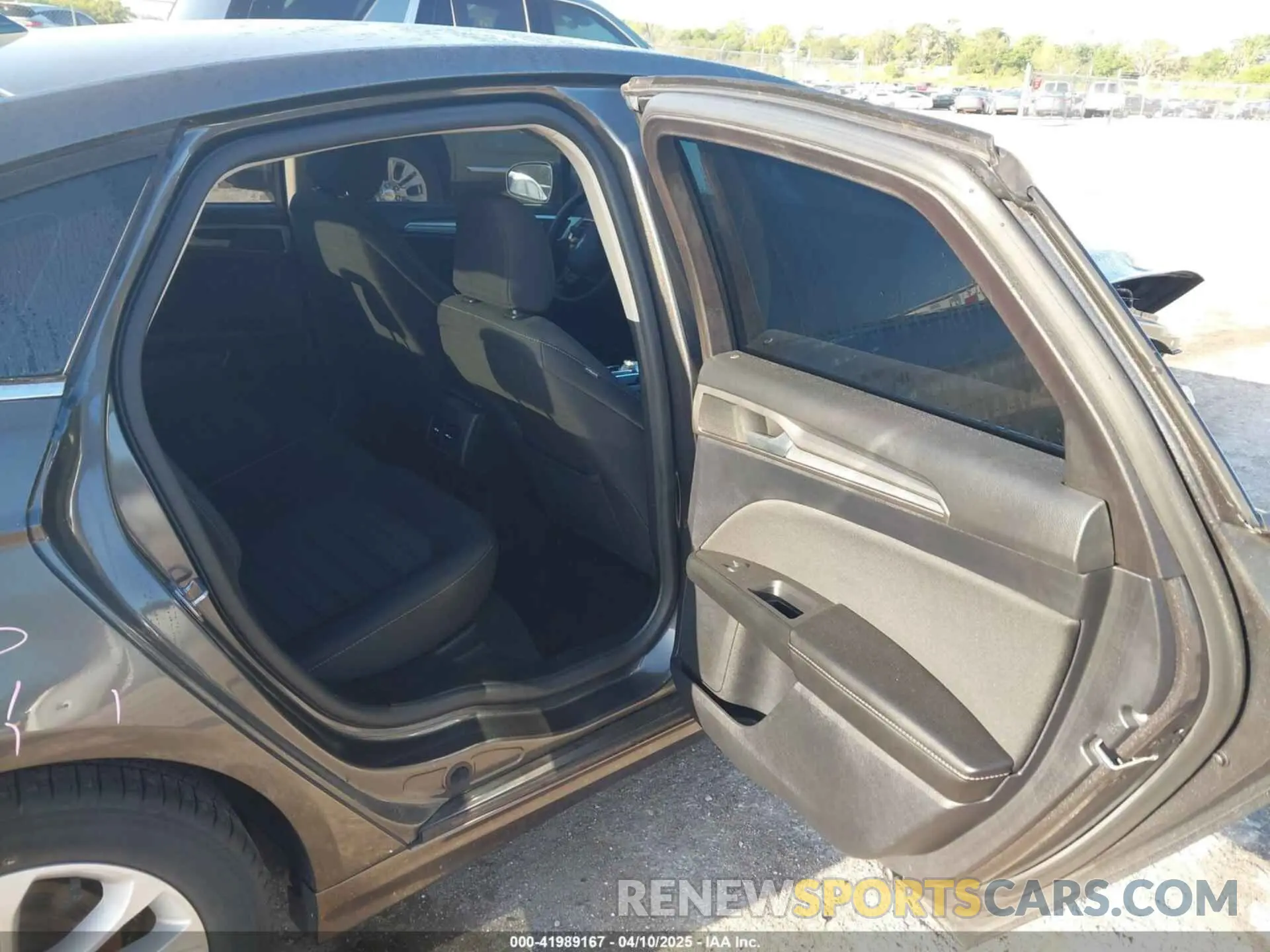 8 Photograph of a damaged car 3FA6P0HDXLR263572 FORD FUSION 2020