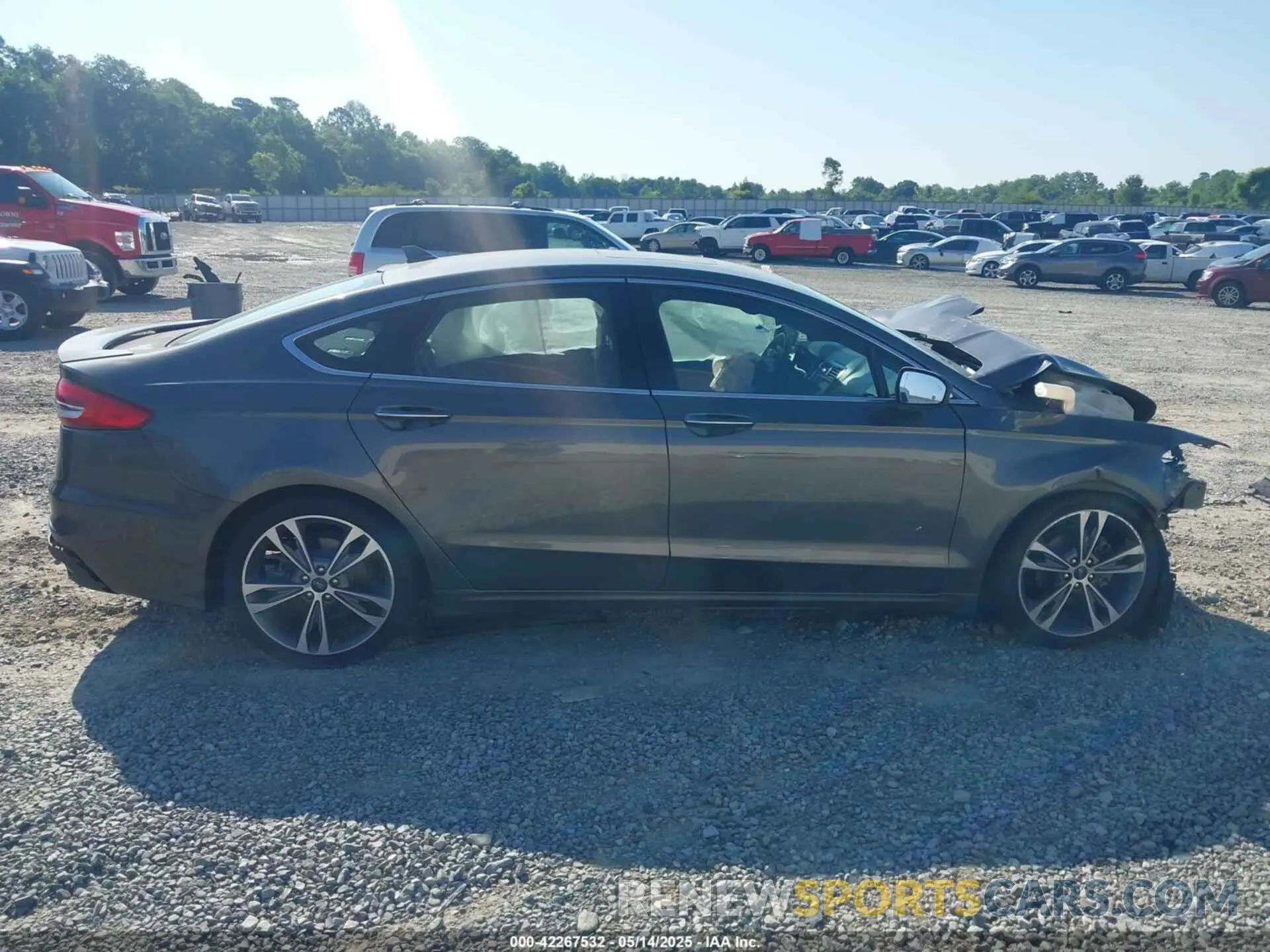 13 Photograph of a damaged car 3FA6P0K91LR175109 FORD FUSION 2020