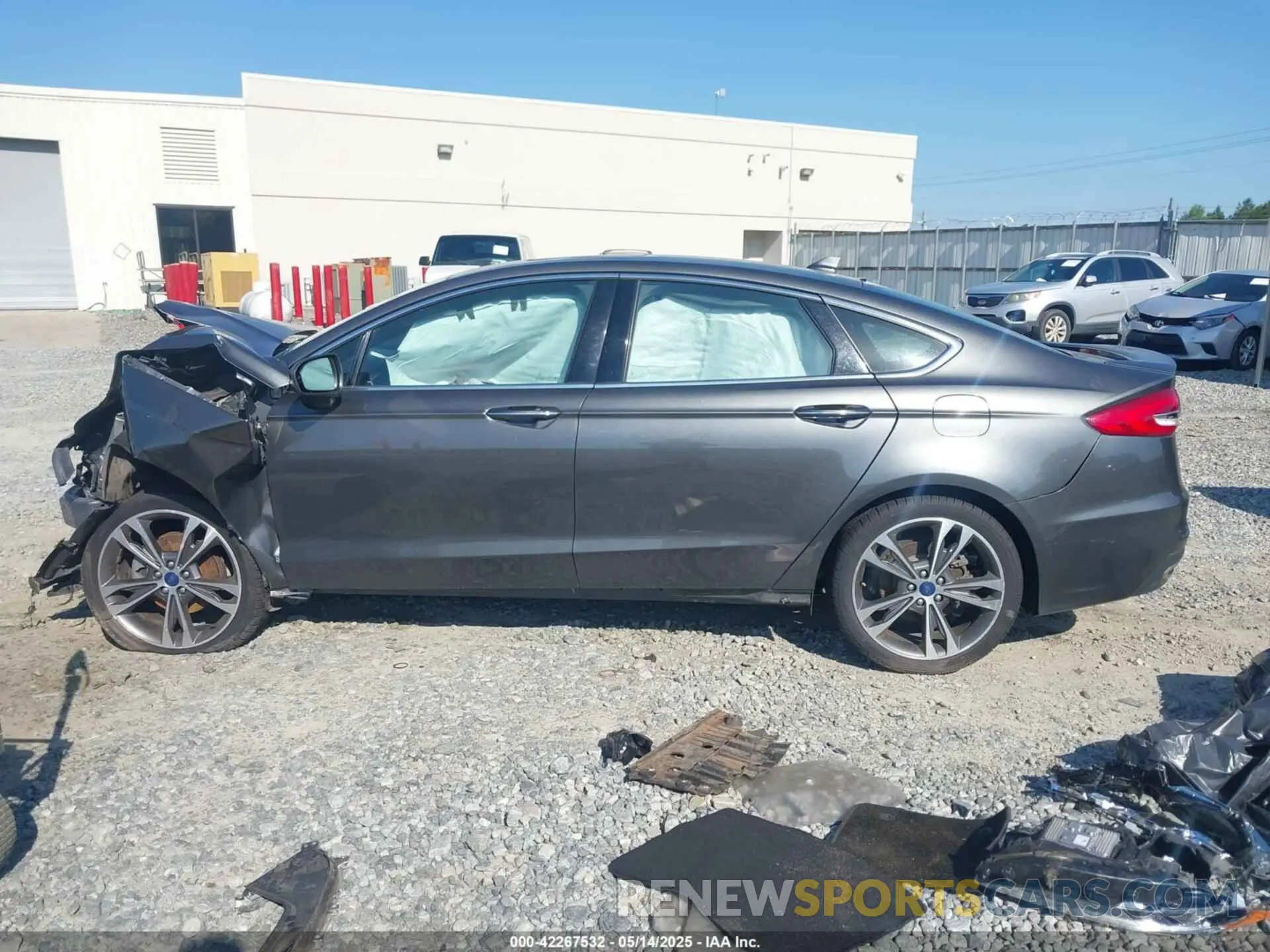 14 Photograph of a damaged car 3FA6P0K91LR175109 FORD FUSION 2020