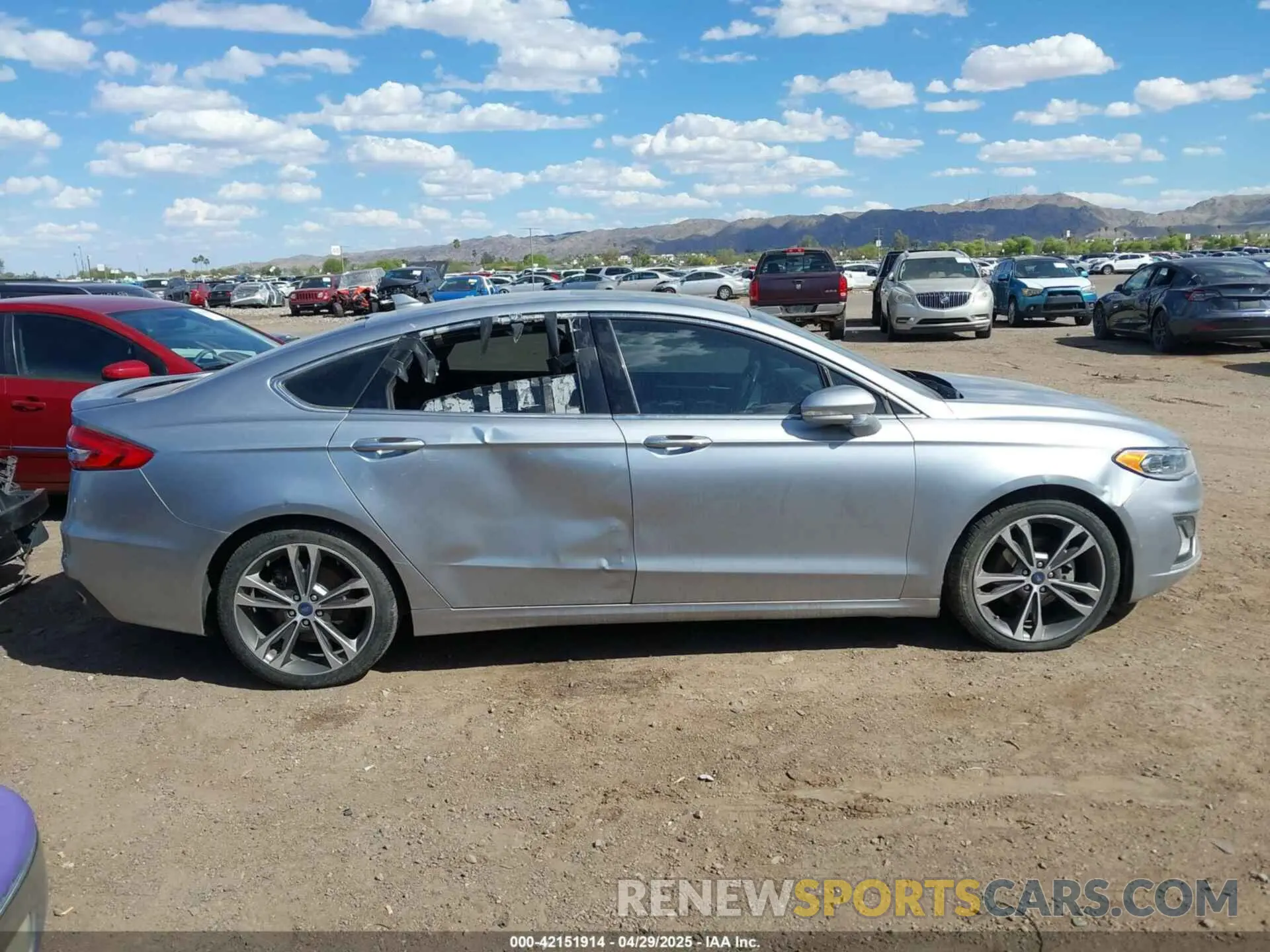 13 Photograph of a damaged car 3FA6P0K92LR118367 FORD FUSION 2020
