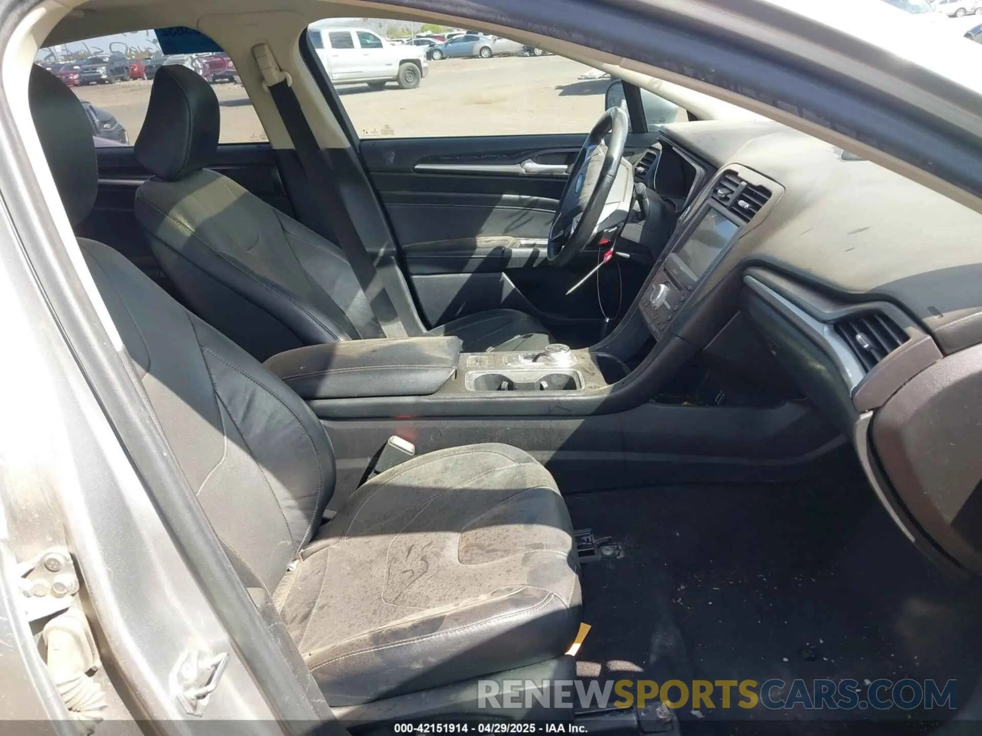 5 Photograph of a damaged car 3FA6P0K92LR118367 FORD FUSION 2020