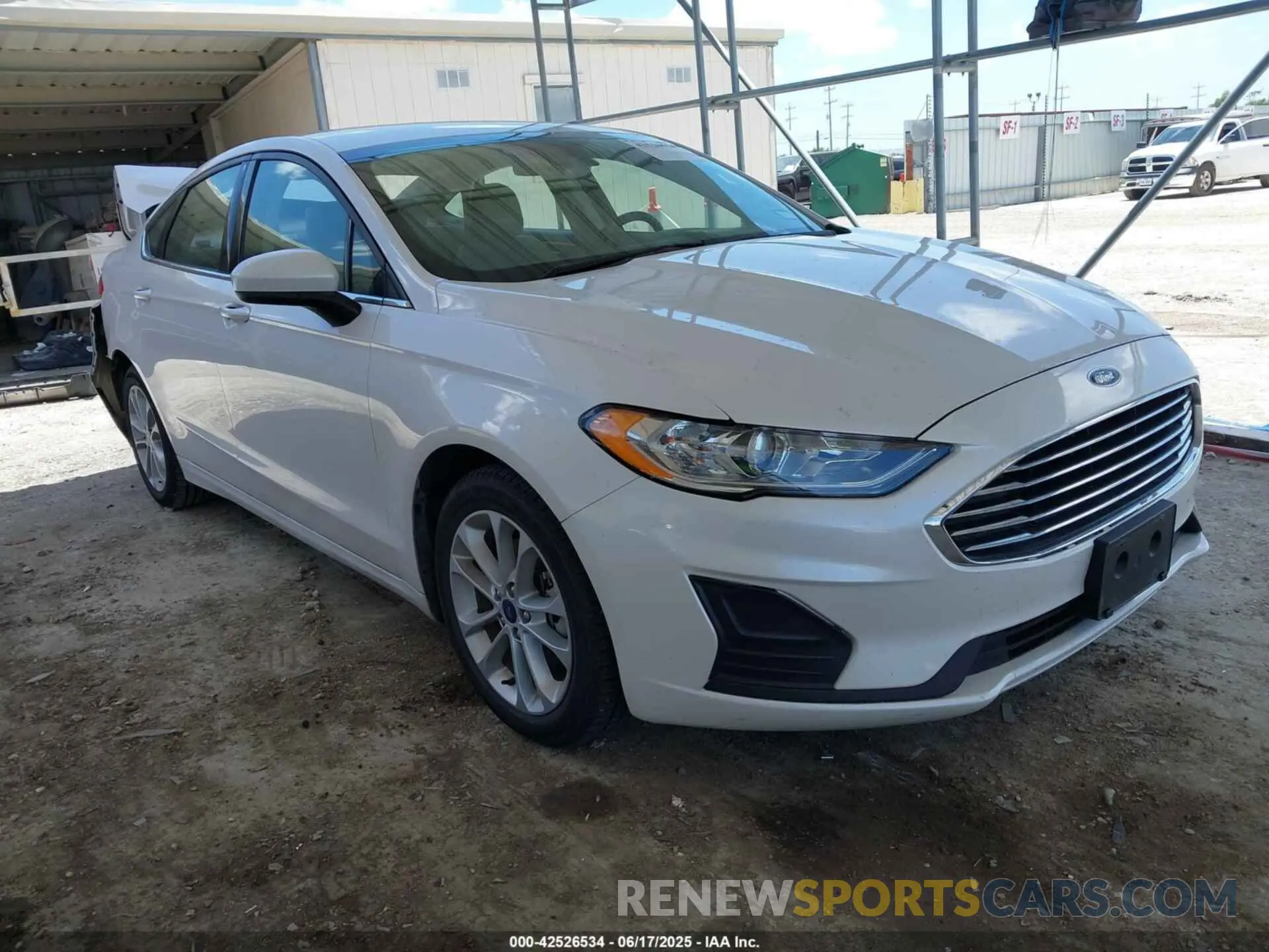 1 Photograph of a damaged car 3FA6P0LU0LR135560 FORD FUSION 2020