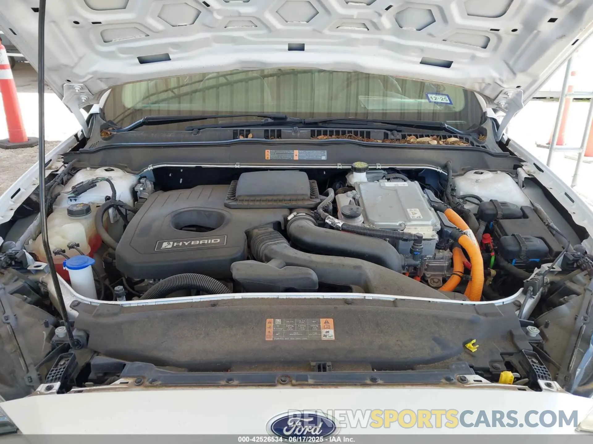 10 Photograph of a damaged car 3FA6P0LU0LR135560 FORD FUSION 2020