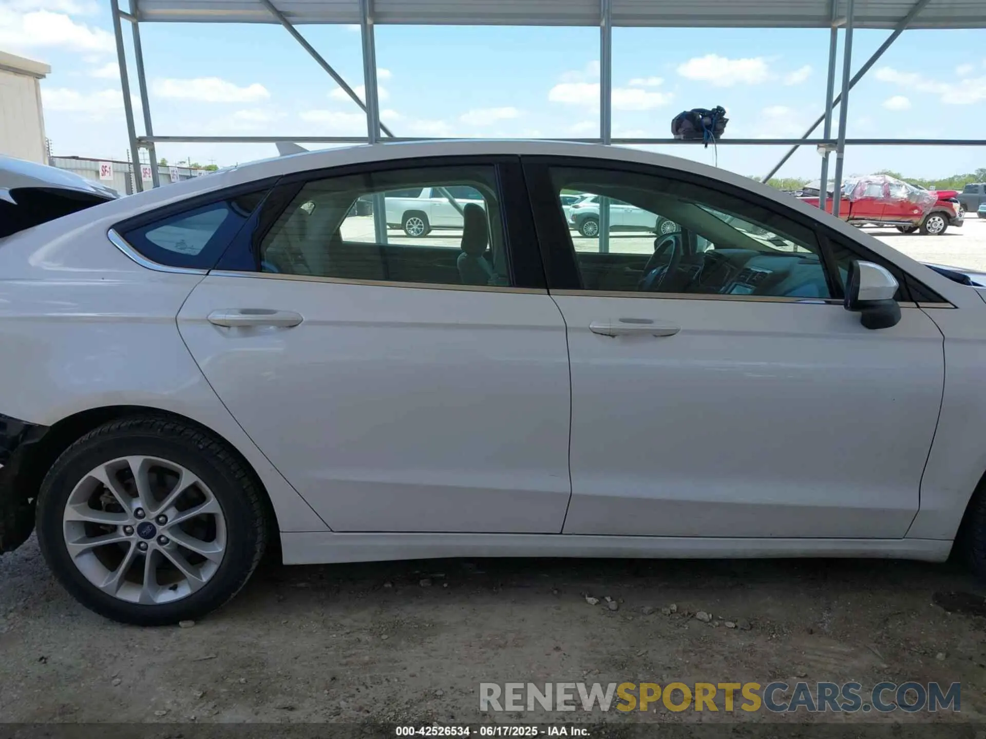 14 Photograph of a damaged car 3FA6P0LU0LR135560 FORD FUSION 2020