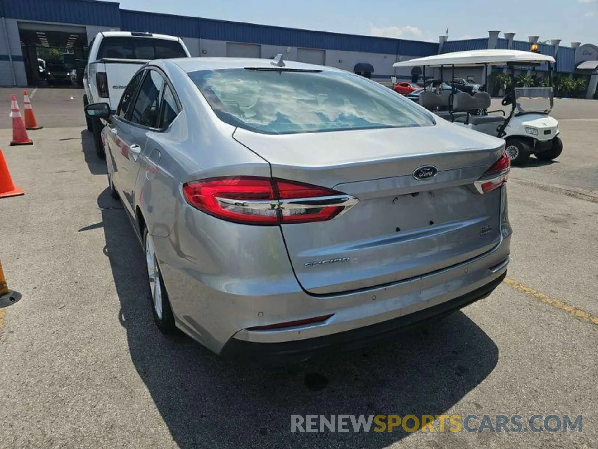 15 Photograph of a damaged car 3FA6P0LU1LR239104 FORD FUSION 2020