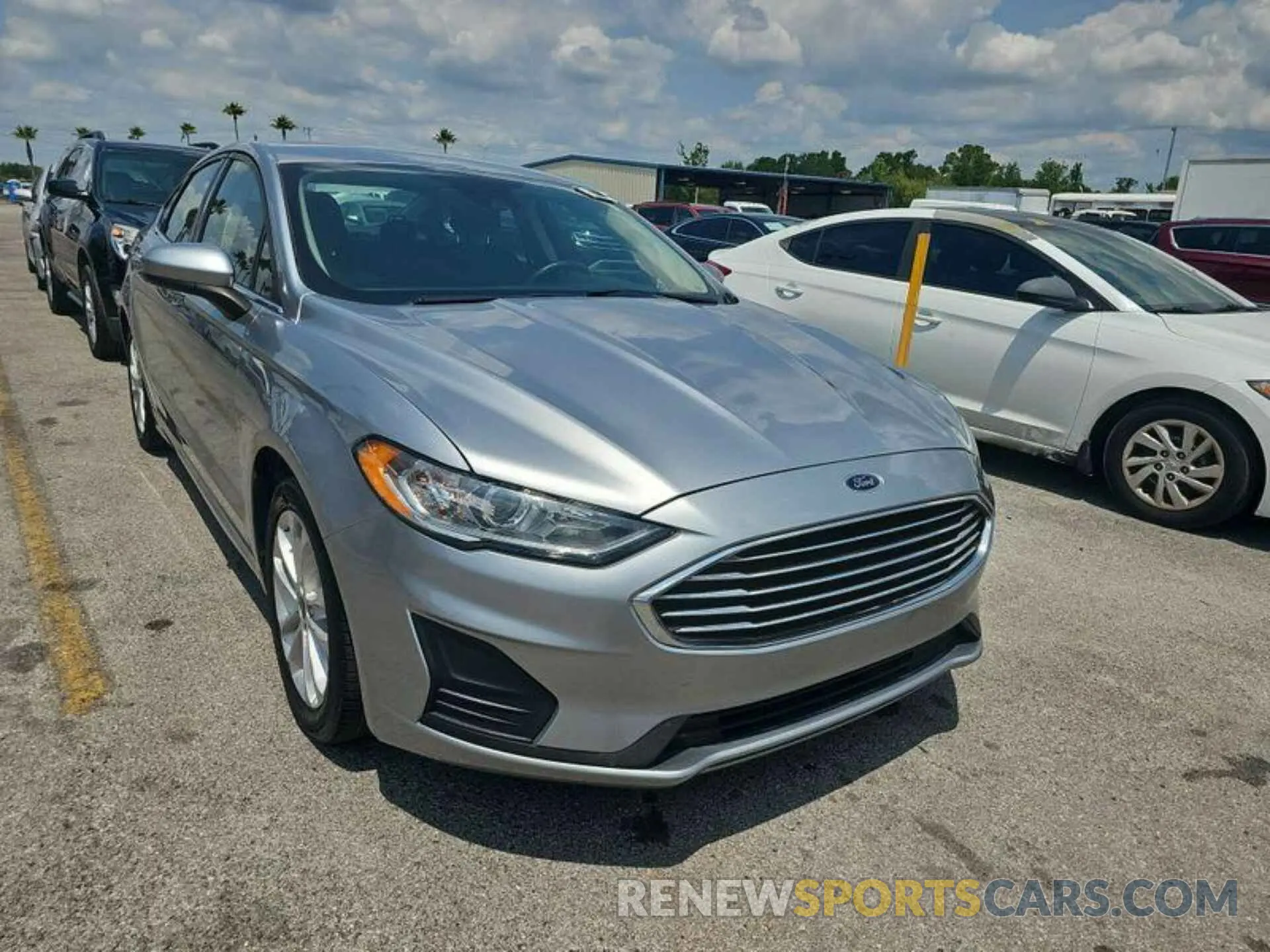 17 Photograph of a damaged car 3FA6P0LU1LR239104 FORD FUSION 2020