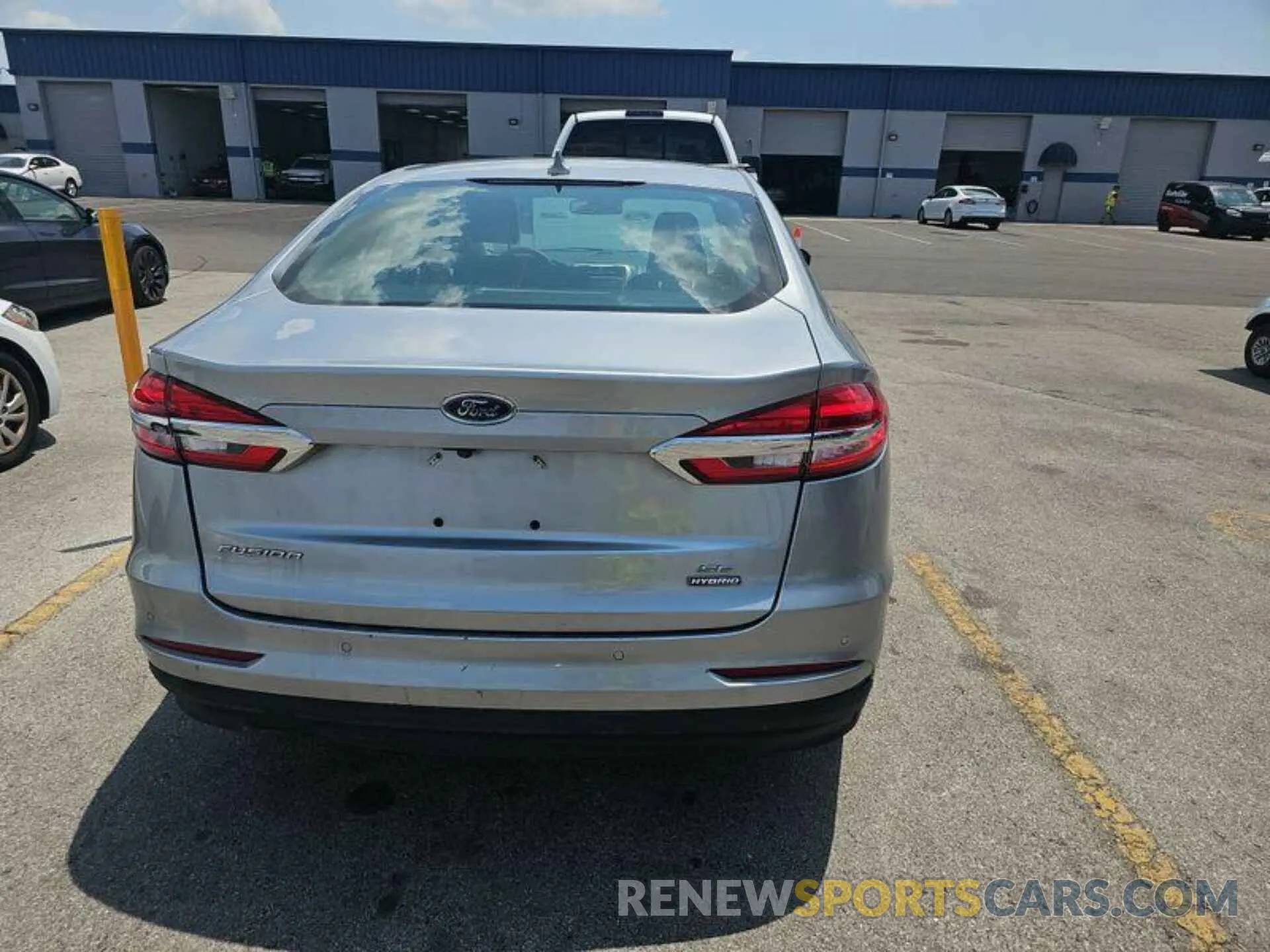 19 Photograph of a damaged car 3FA6P0LU1LR239104 FORD FUSION 2020