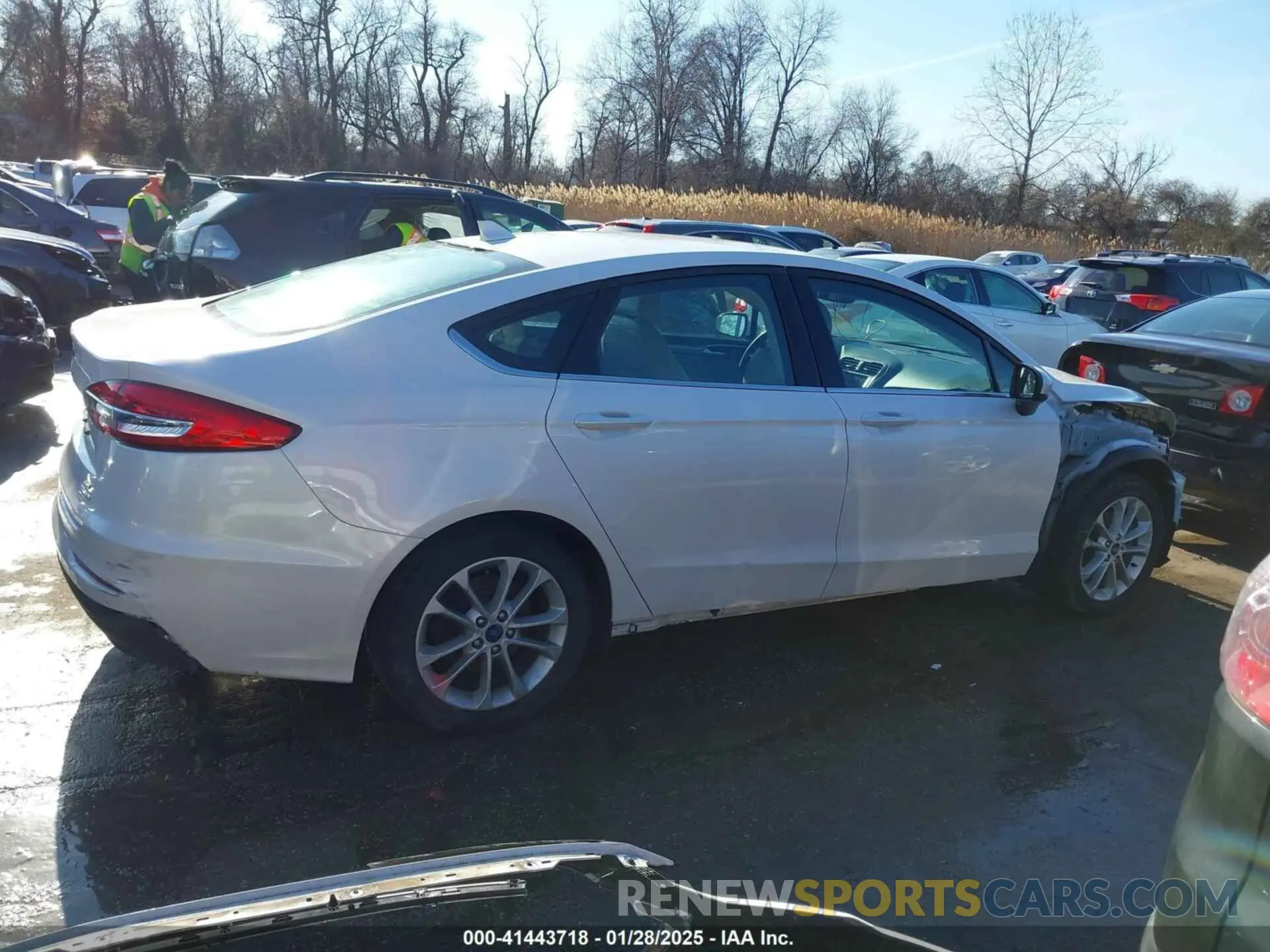 14 Photograph of a damaged car 3FA6P0LU1LR245307 FORD FUSION 2020