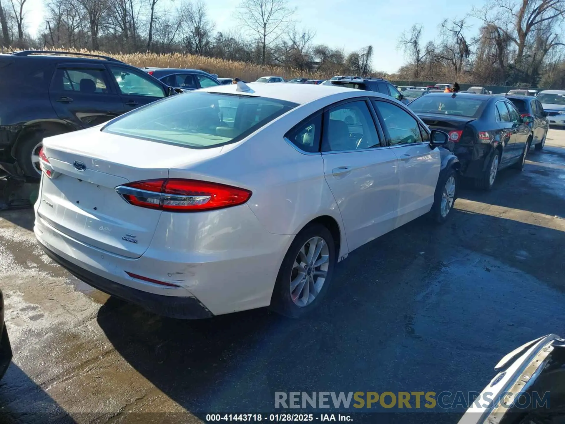 4 Photograph of a damaged car 3FA6P0LU1LR245307 FORD FUSION 2020