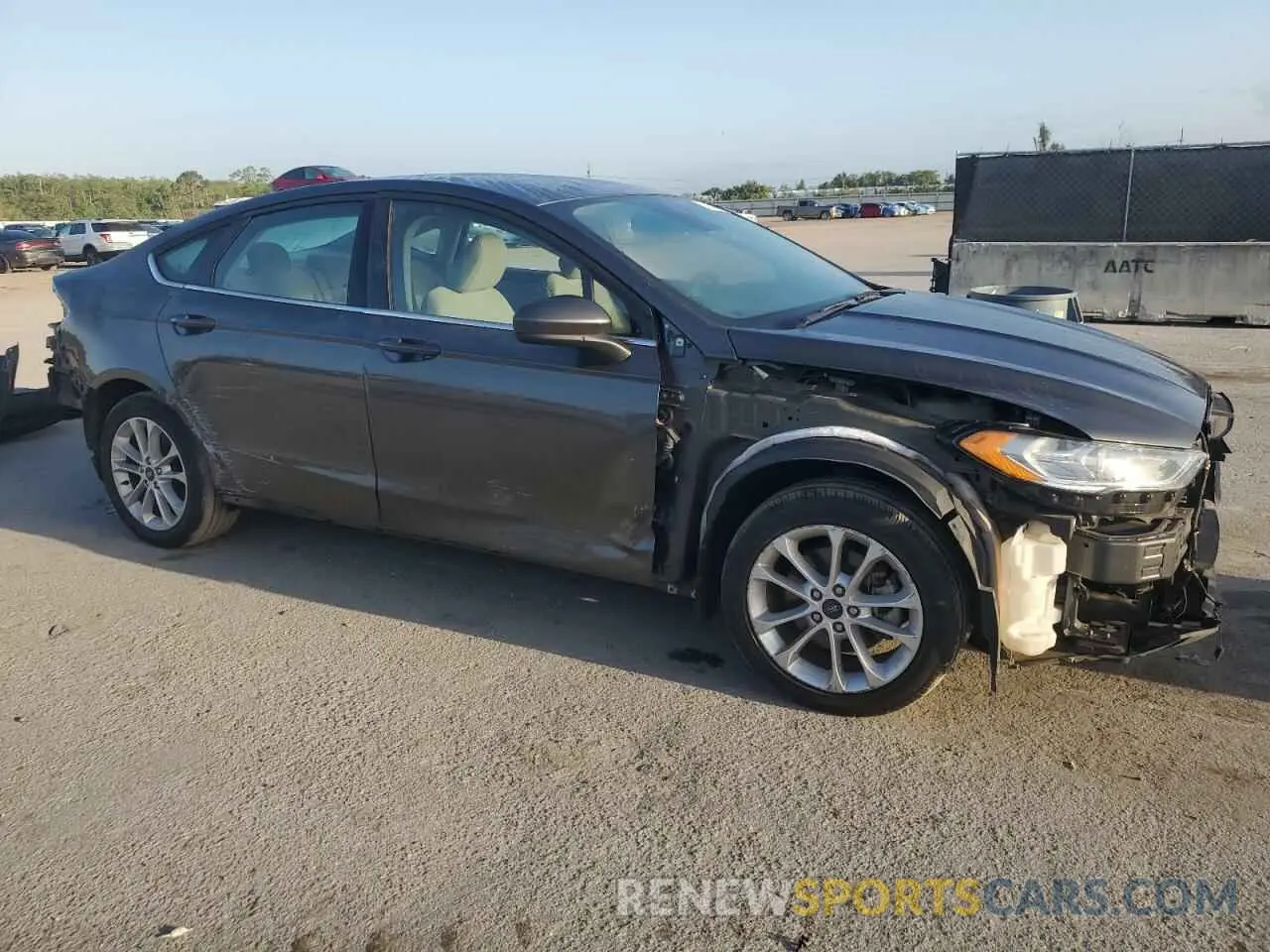 4 Photograph of a damaged car 3FA6P0LU1LR266397 FORD FUSION 2020