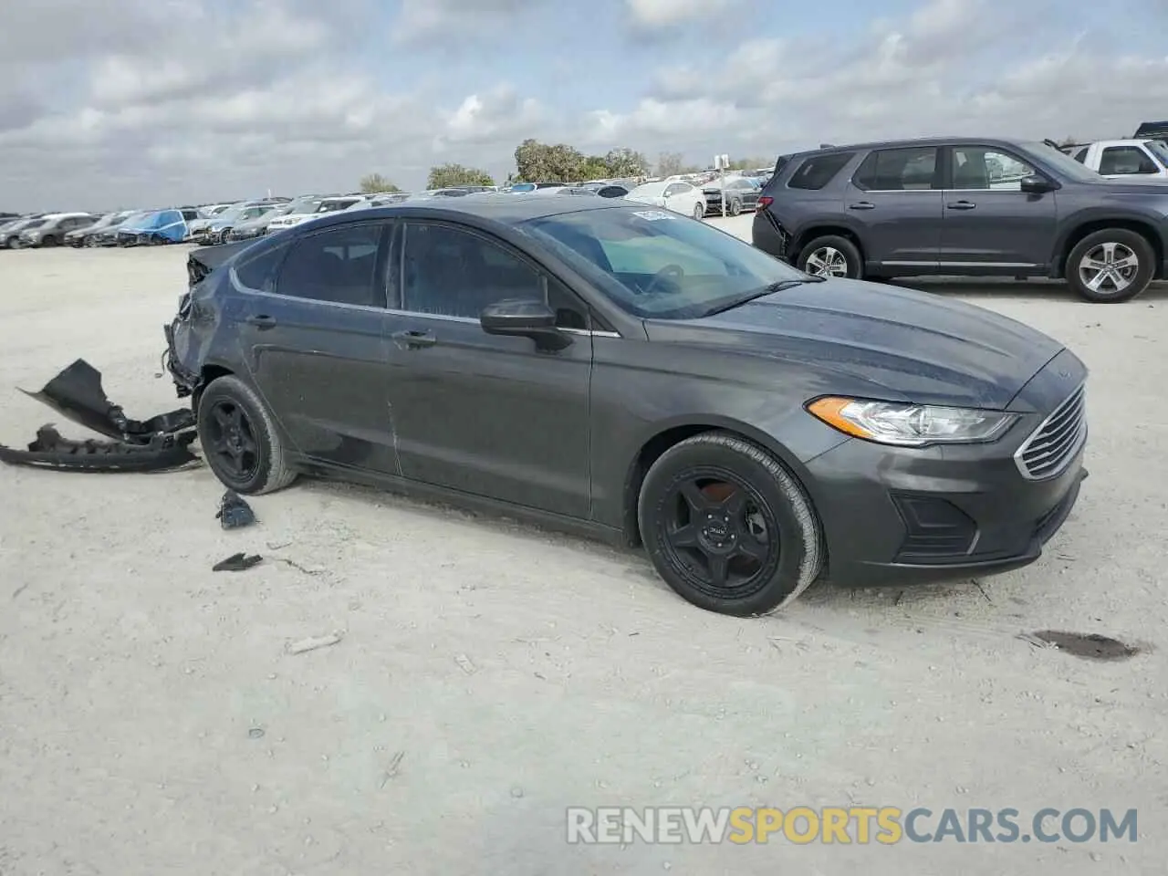 4 Photograph of a damaged car 3FA6P0LU2LR161349 FORD FUSION 2020
