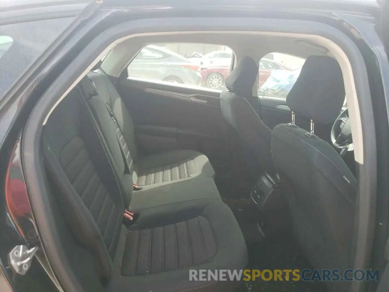 10 Photograph of a damaged car 3FA6P0LU2LR185392 FORD FUSION 2020