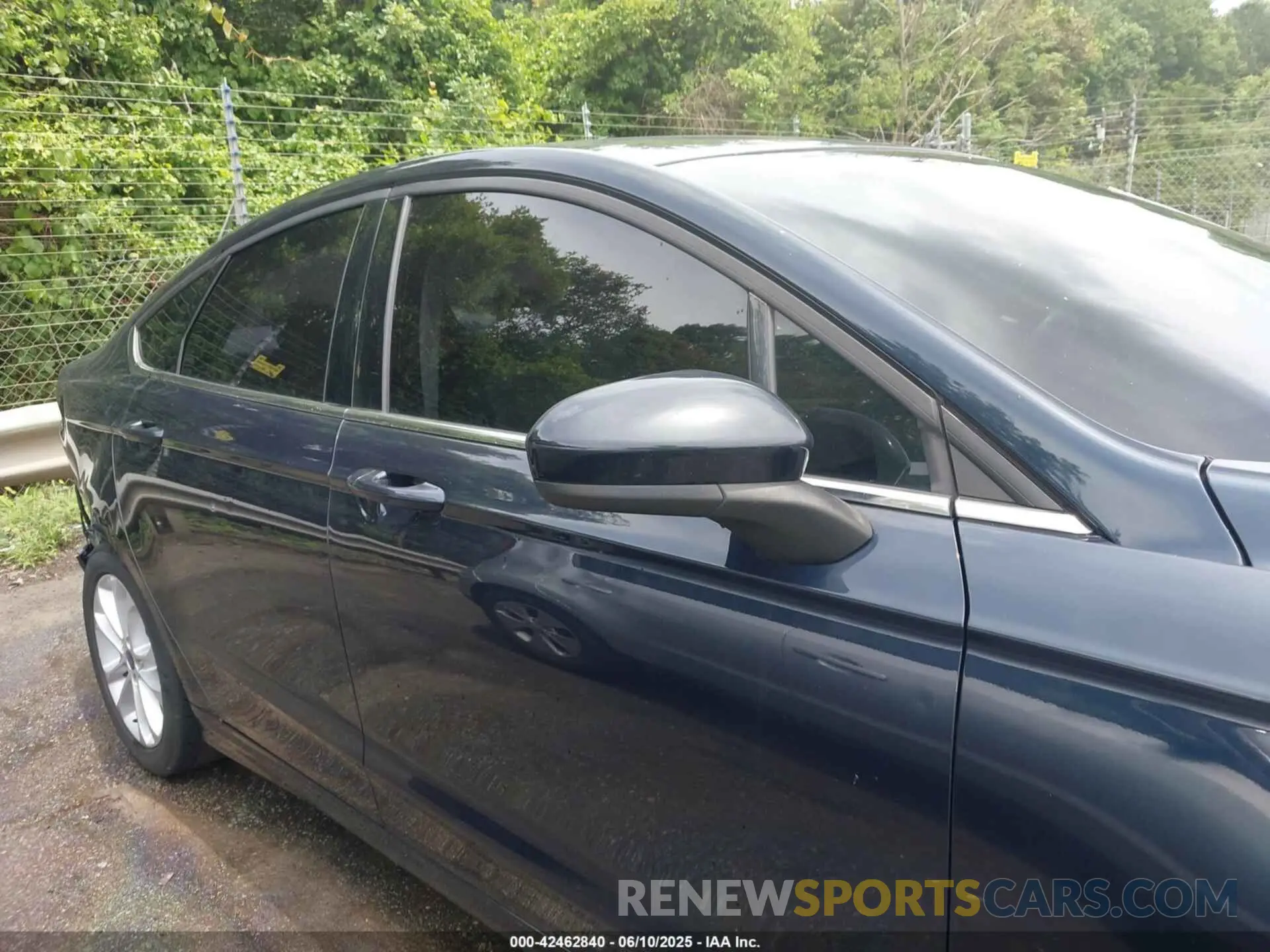 14 Photograph of a damaged car 3FA6P0LU2LR194402 FORD FUSION 2020