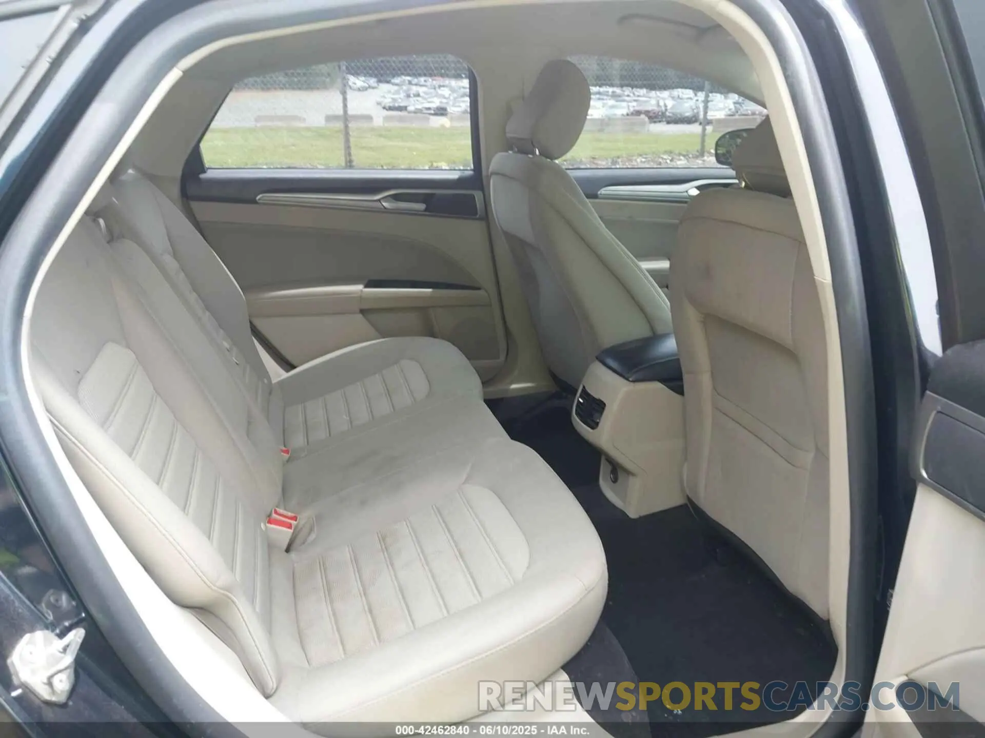 8 Photograph of a damaged car 3FA6P0LU2LR194402 FORD FUSION 2020