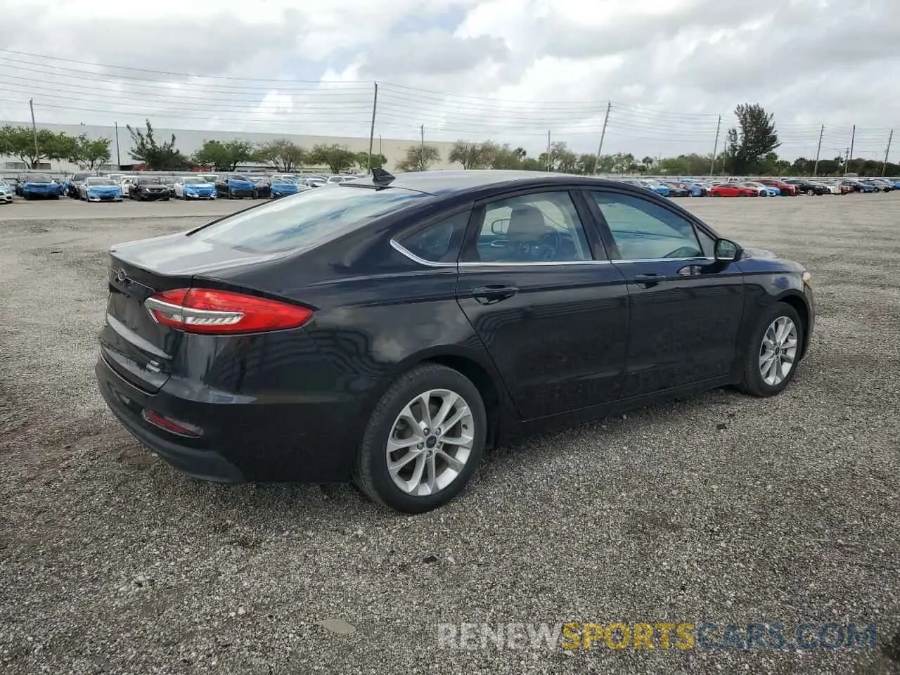 3 Photograph of a damaged car 3FA6P0LU2LR216933 FORD FUSION 2020