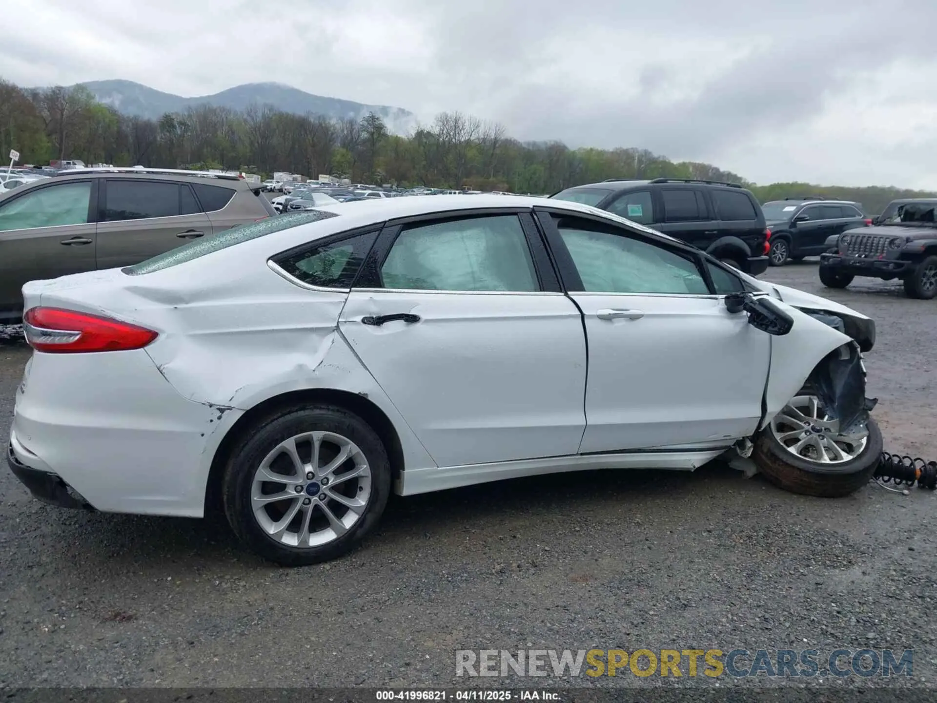 14 Photograph of a damaged car 3FA6P0LU2LR219671 FORD FUSION 2020